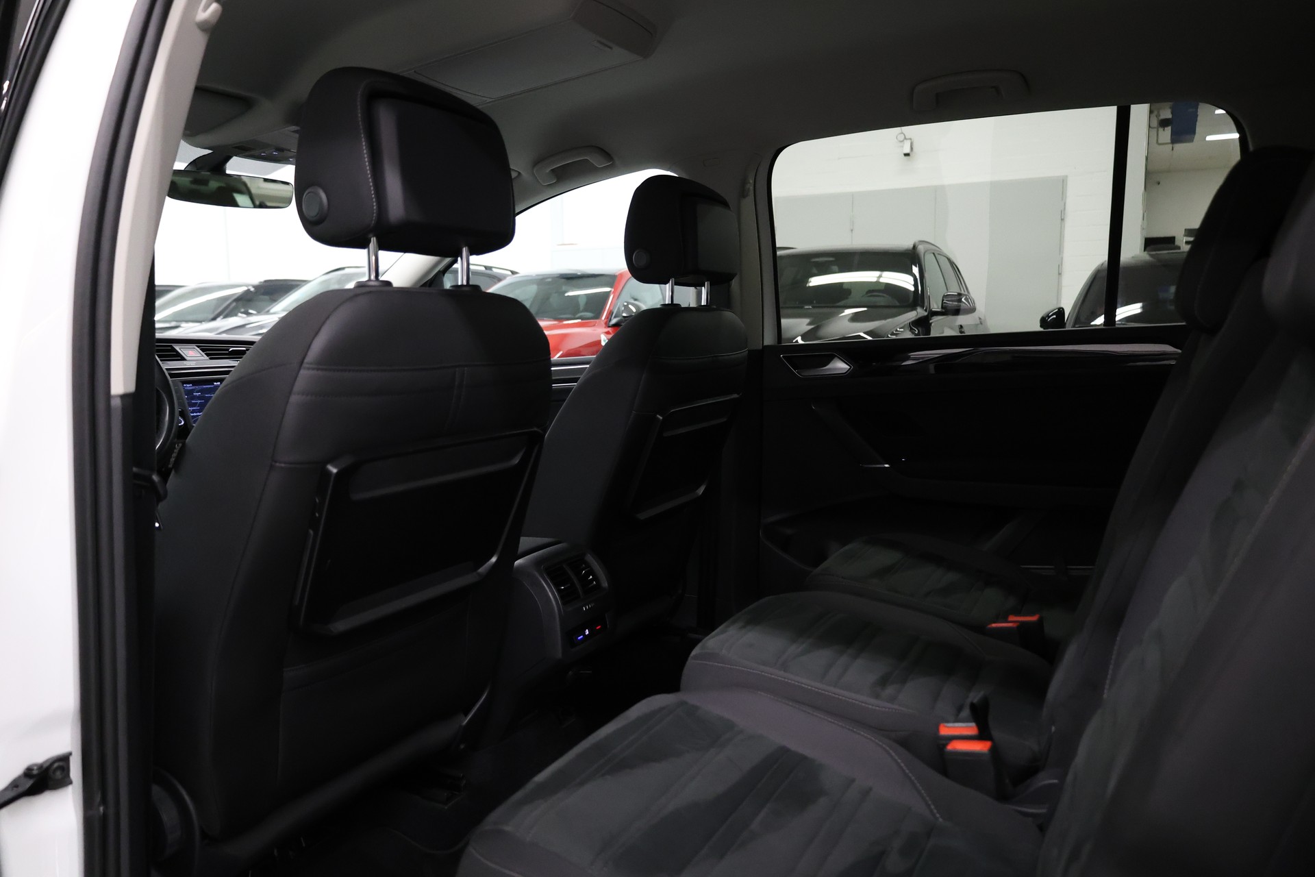 VW Touran 2.0 TDI R-Line SCR Highline DSG-image-22