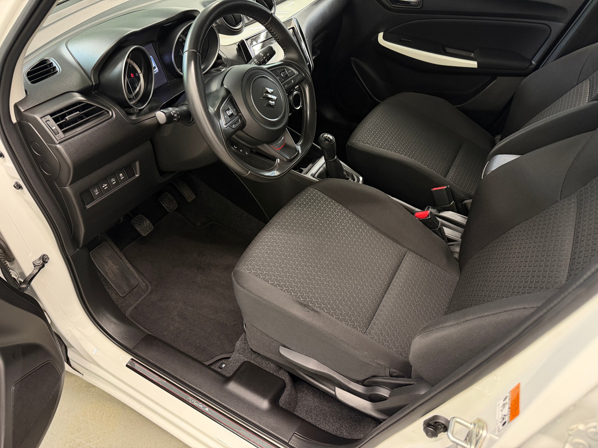SUZUKI Swift 1.2i 16V Piz Sulai Hybrid Allgrip 4x4-image-11