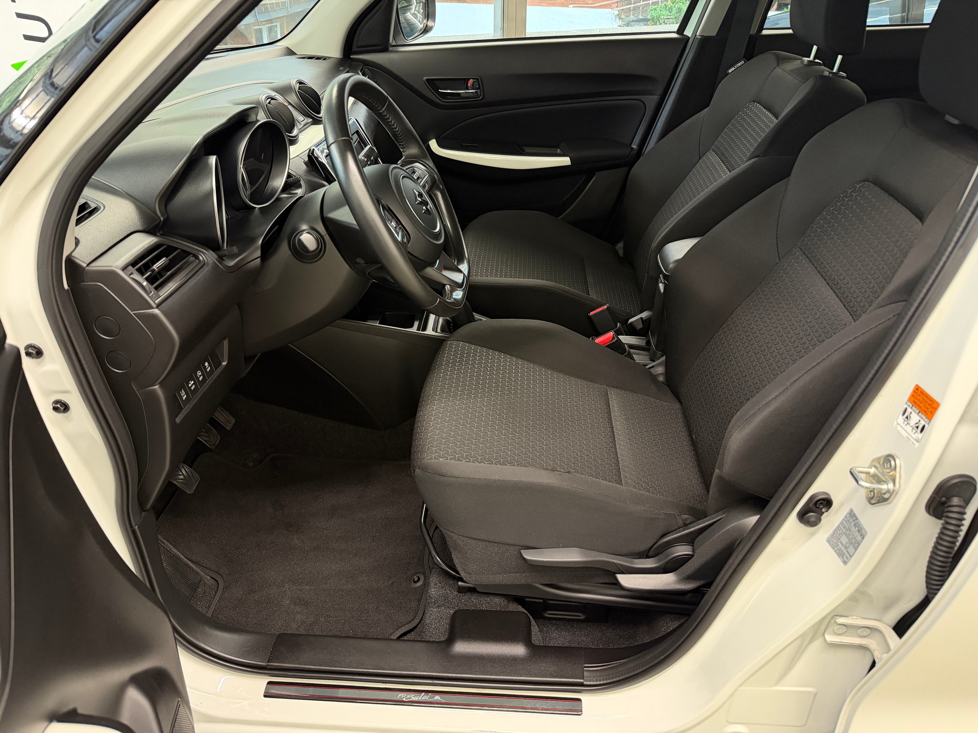 SUZUKI Swift 1.2i 16V Piz Sulai Hybrid Allgrip 4x4-image-13