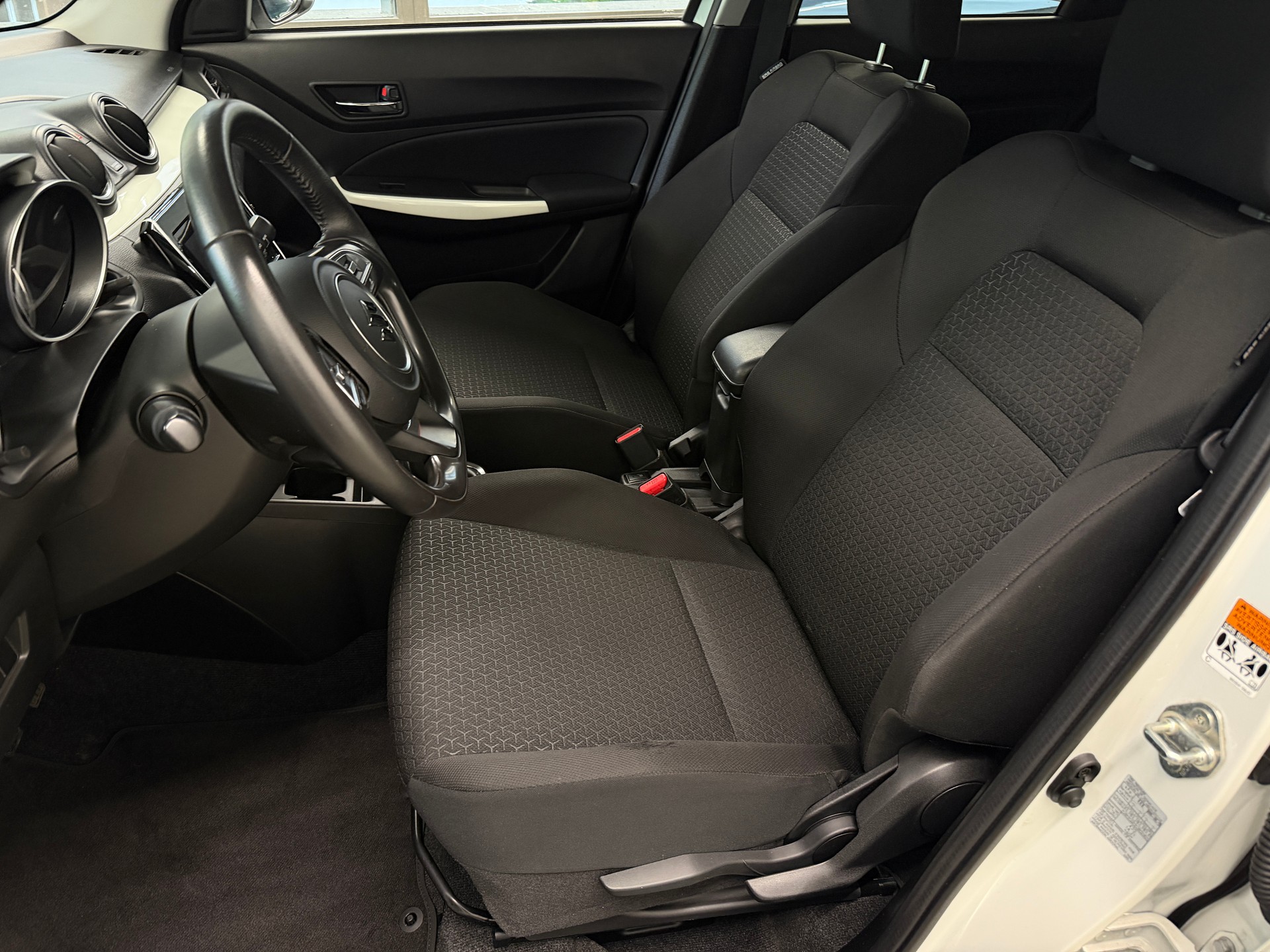 SUZUKI Swift 1.2i 16V Piz Sulai Hybrid Allgrip 4x4-image-12