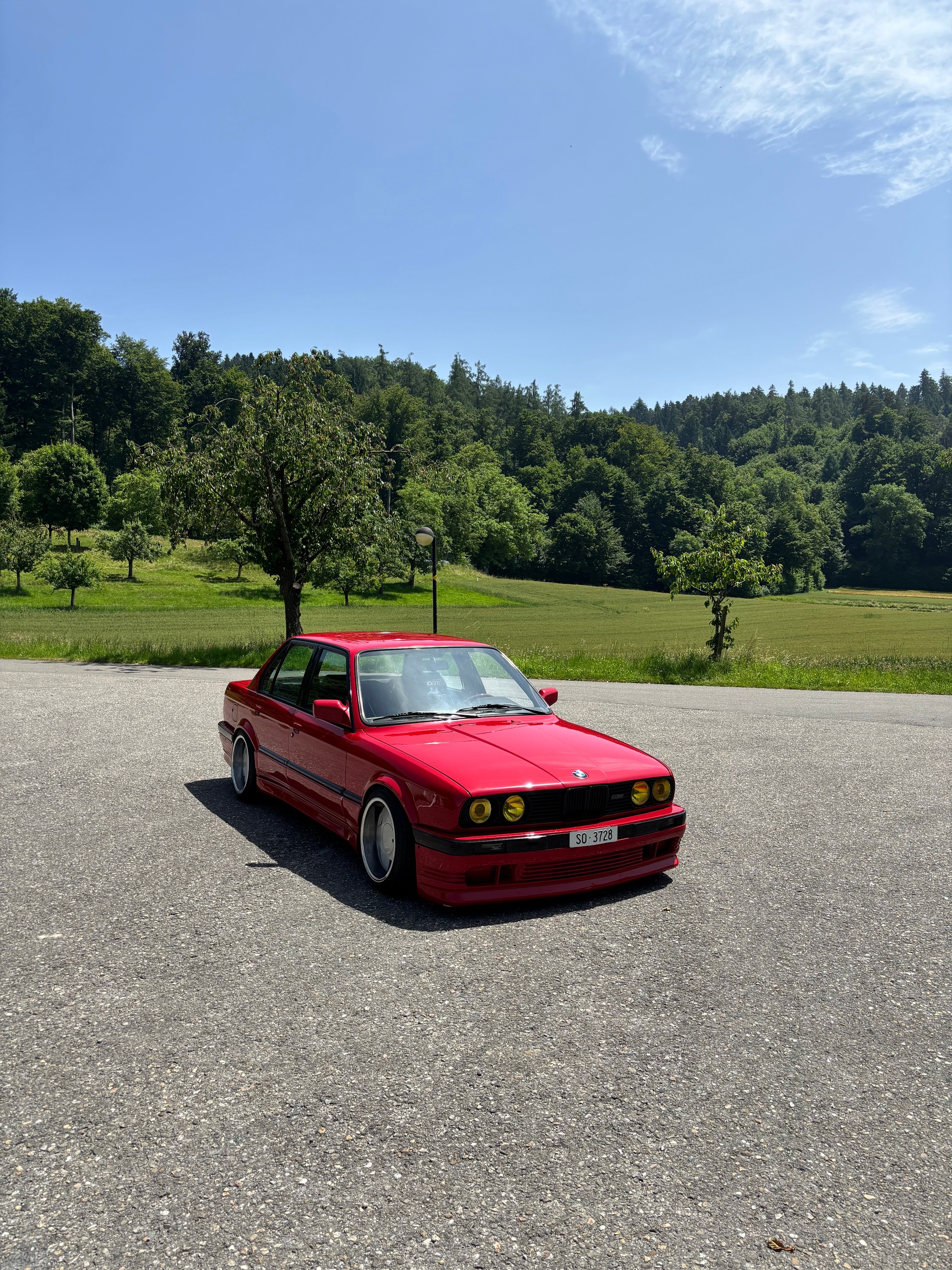 BMW 318i Edition-image-0