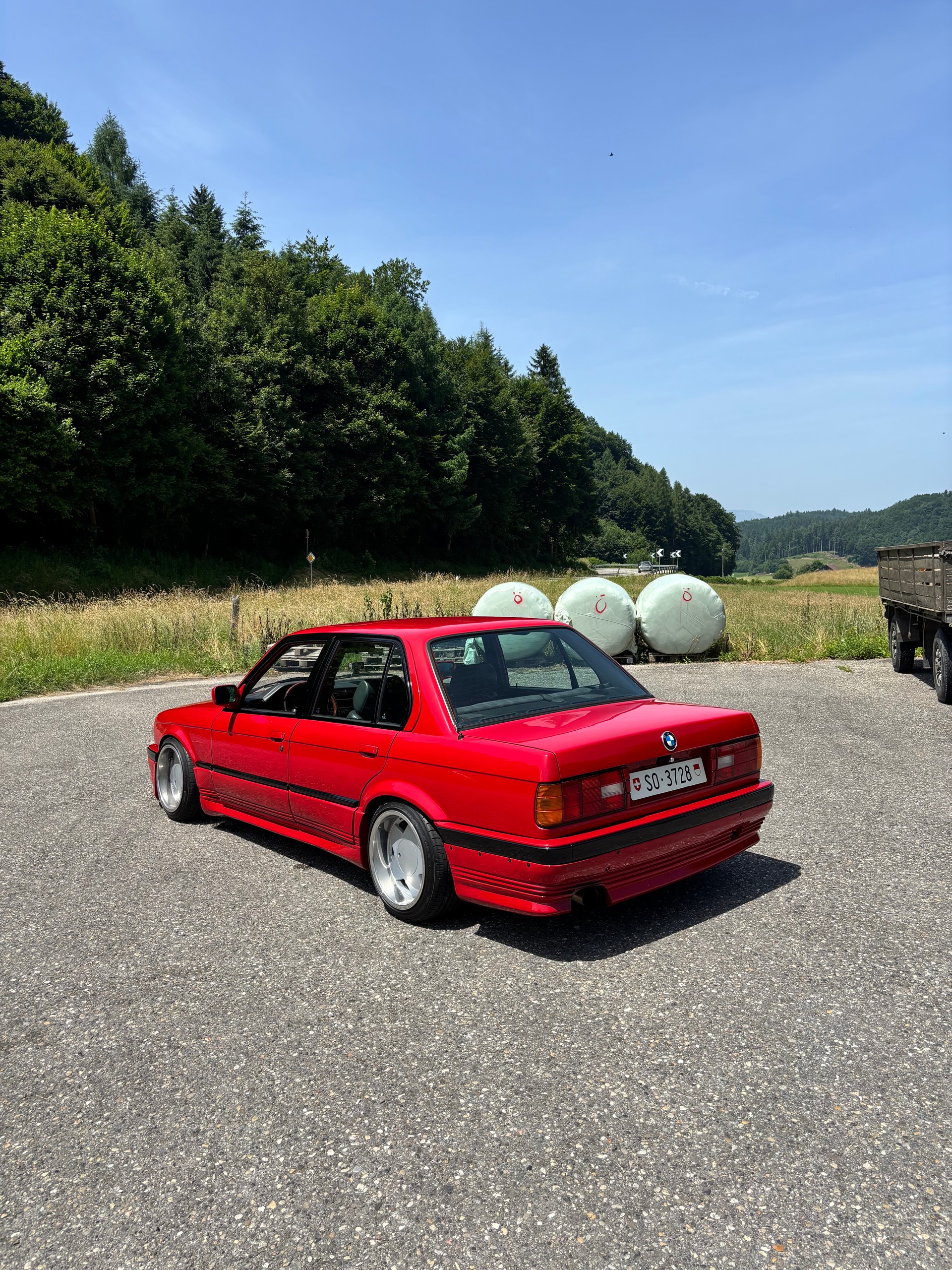 BMW 318i Edition-image-1