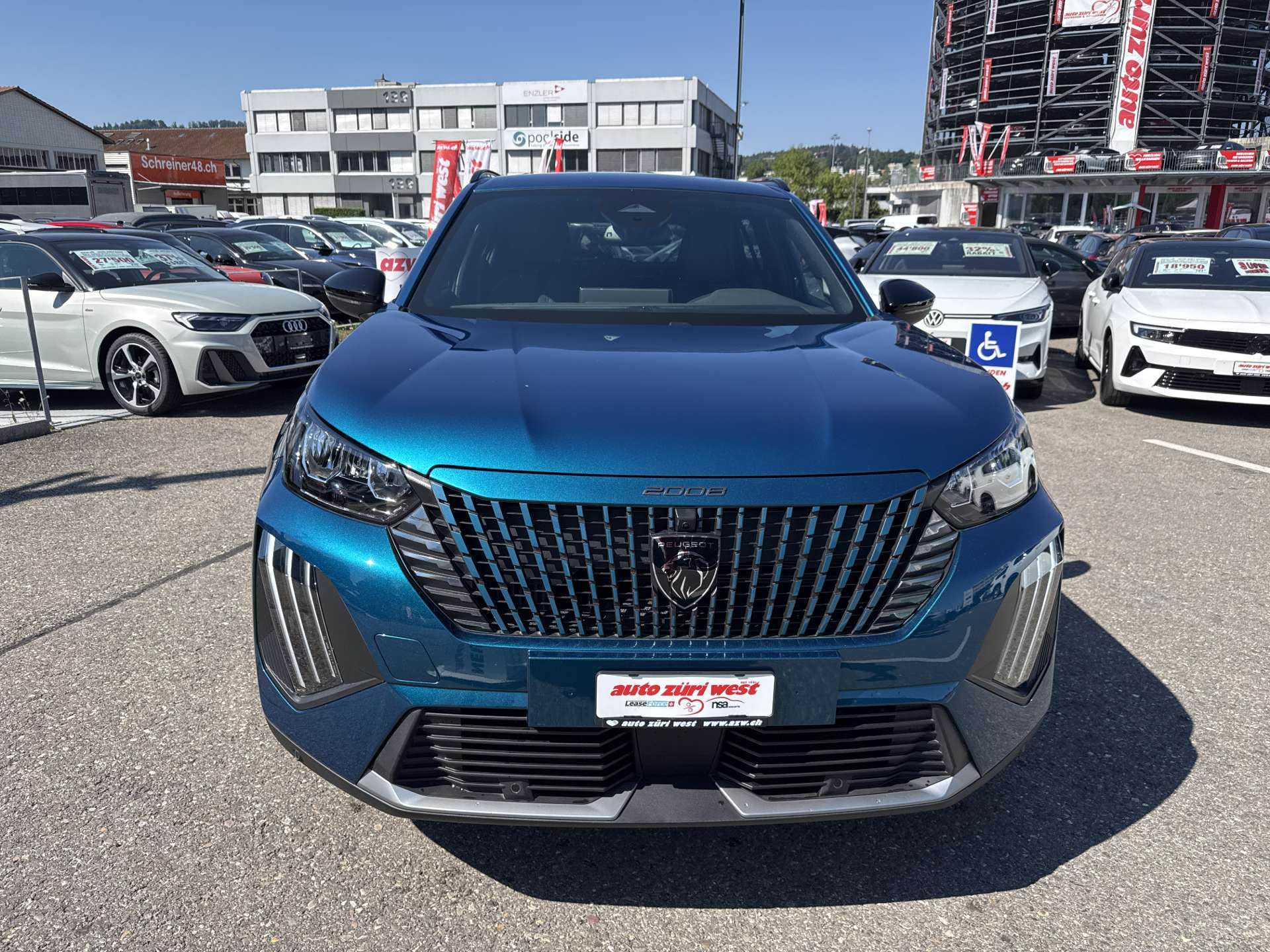 PEUGEOT 2008 1.2 145 MHEV Allure Automat-image-13