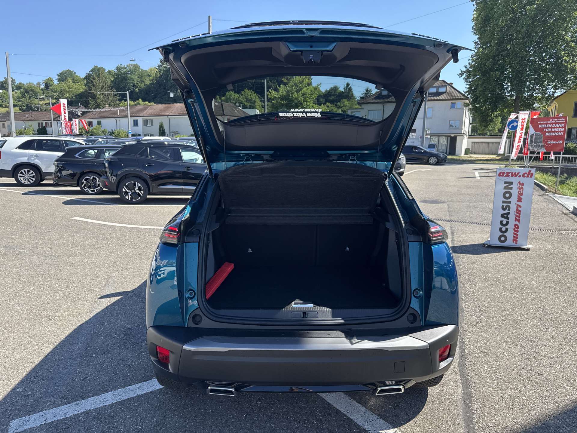PEUGEOT 2008 1.2 145 MHEV Allure Automat-image-7