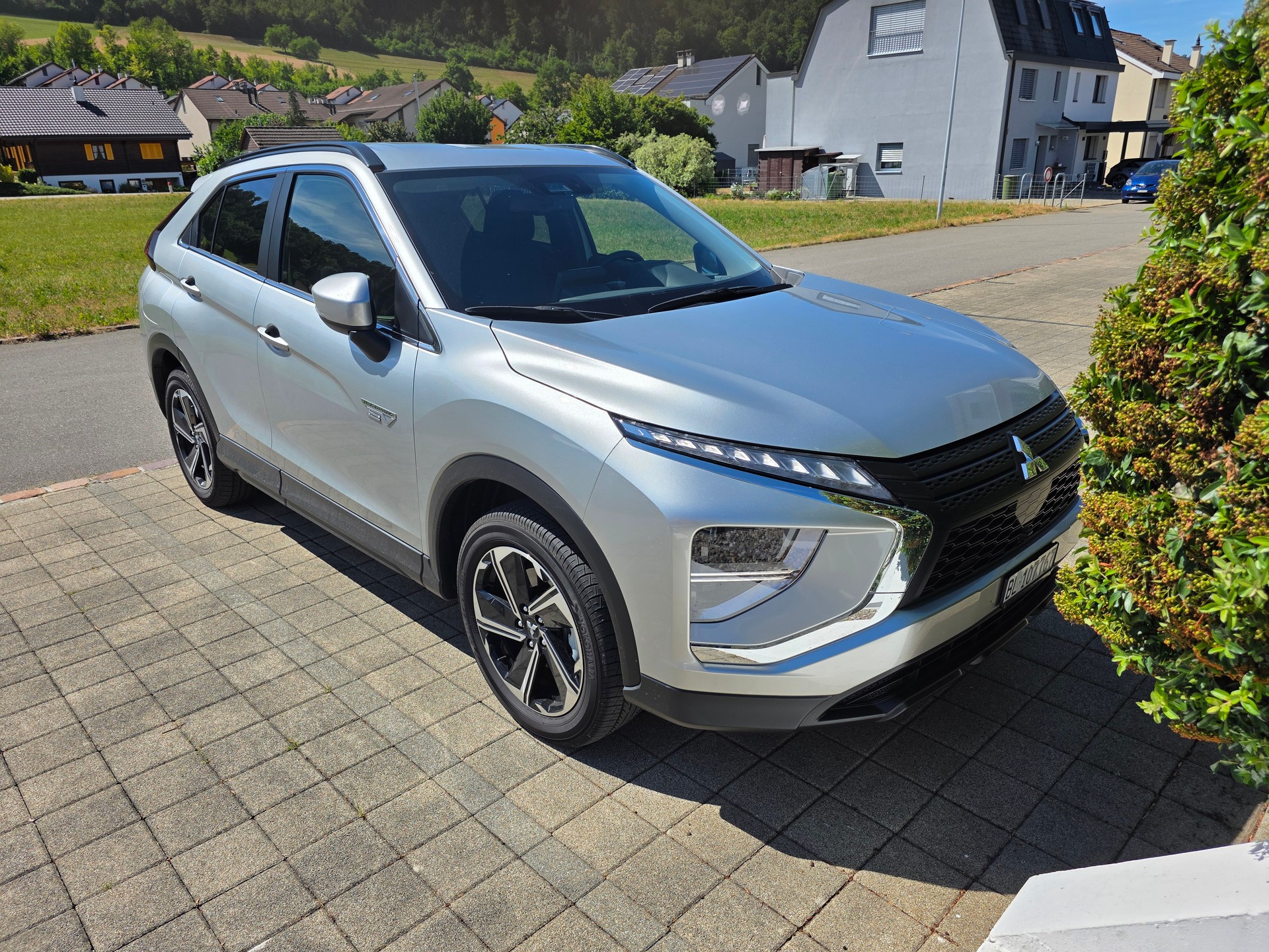 MITSUBISHI 2.4 PHEV Invite 4x4-image-0