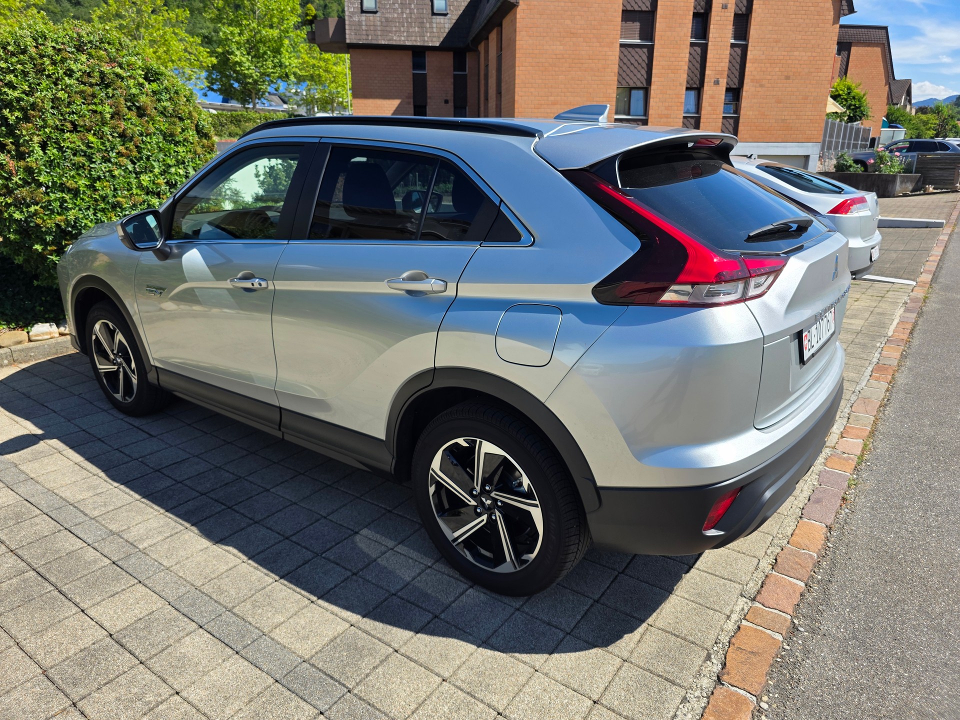MITSUBISHI 2.4 PHEV Invite 4x4-image-2
