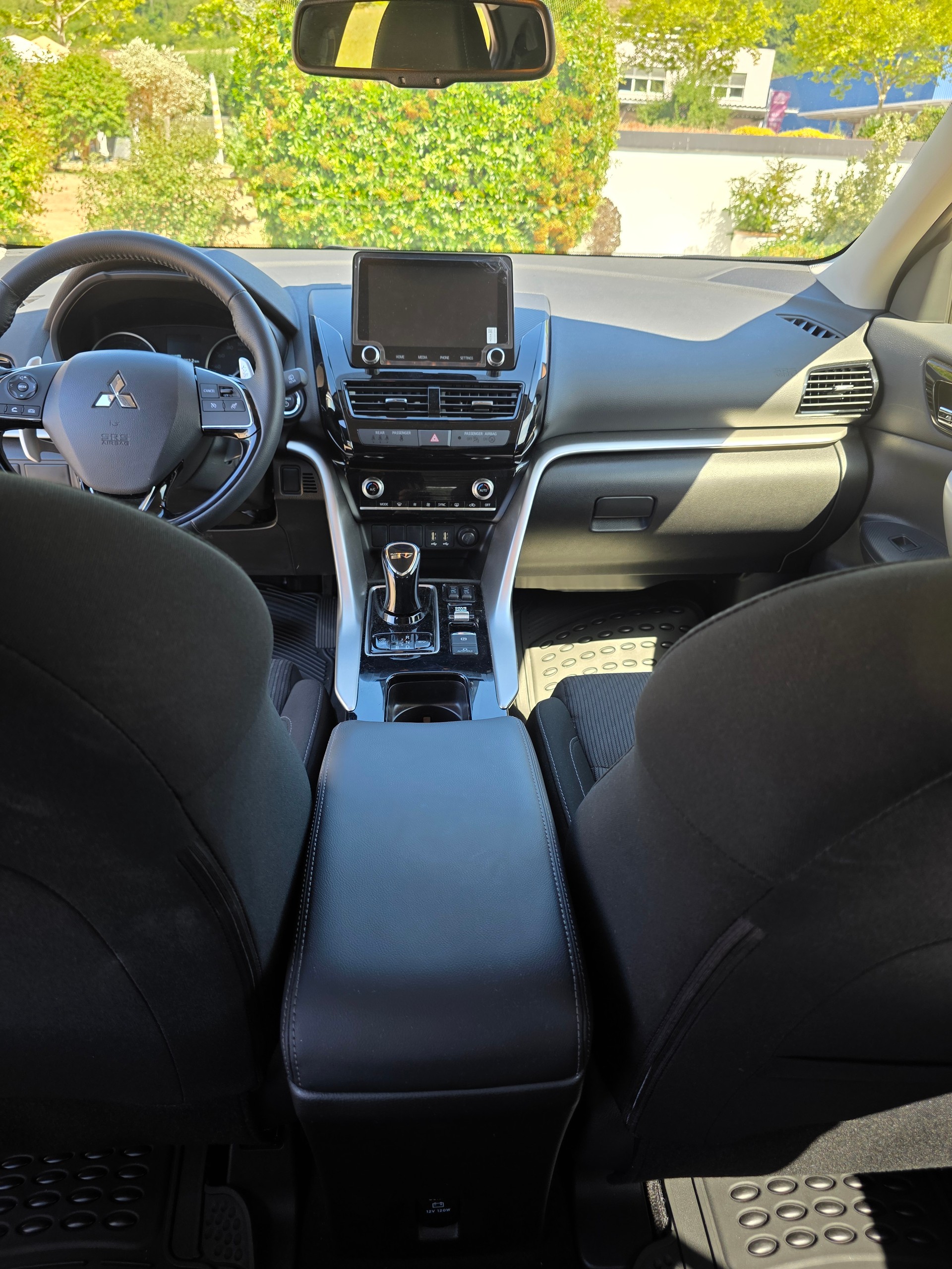 MITSUBISHI 2.4 PHEV Invite 4x4-image-4