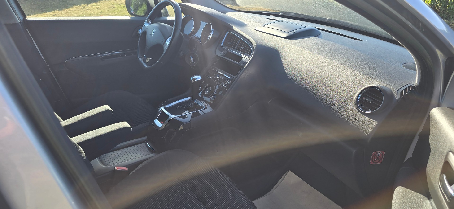 PEUGEOT 5008 1.6 16V T Allure Tiptronic-image-10