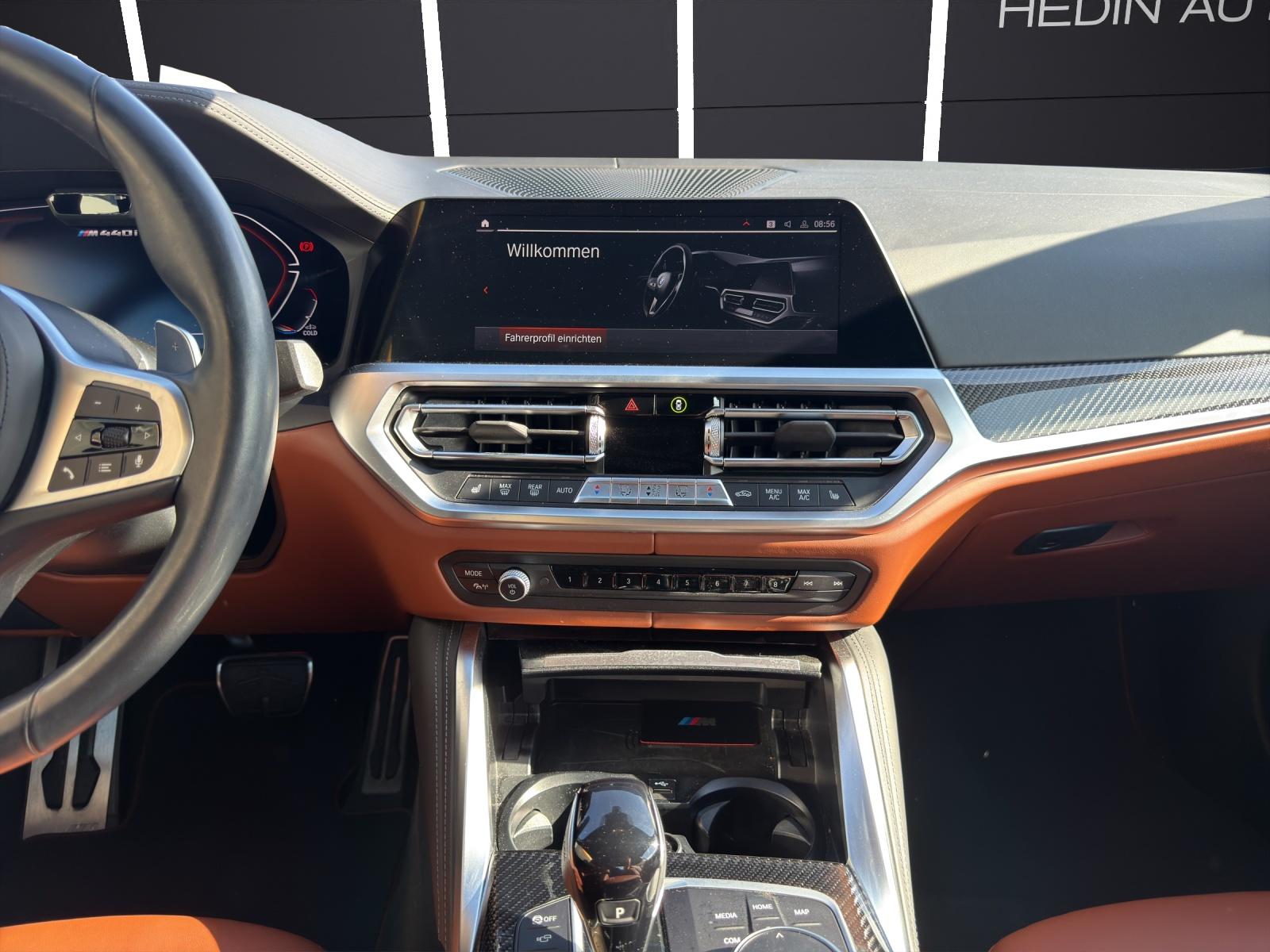 BMW M440i xDrive Cabrio-image-11