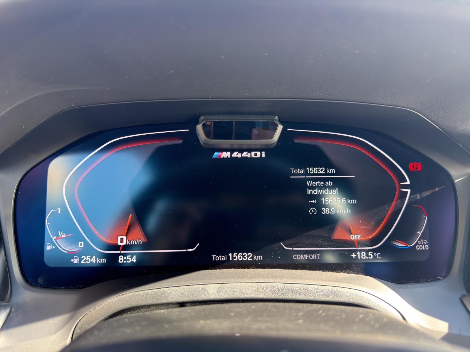 BMW M440i xDrive Cabrio-image-10