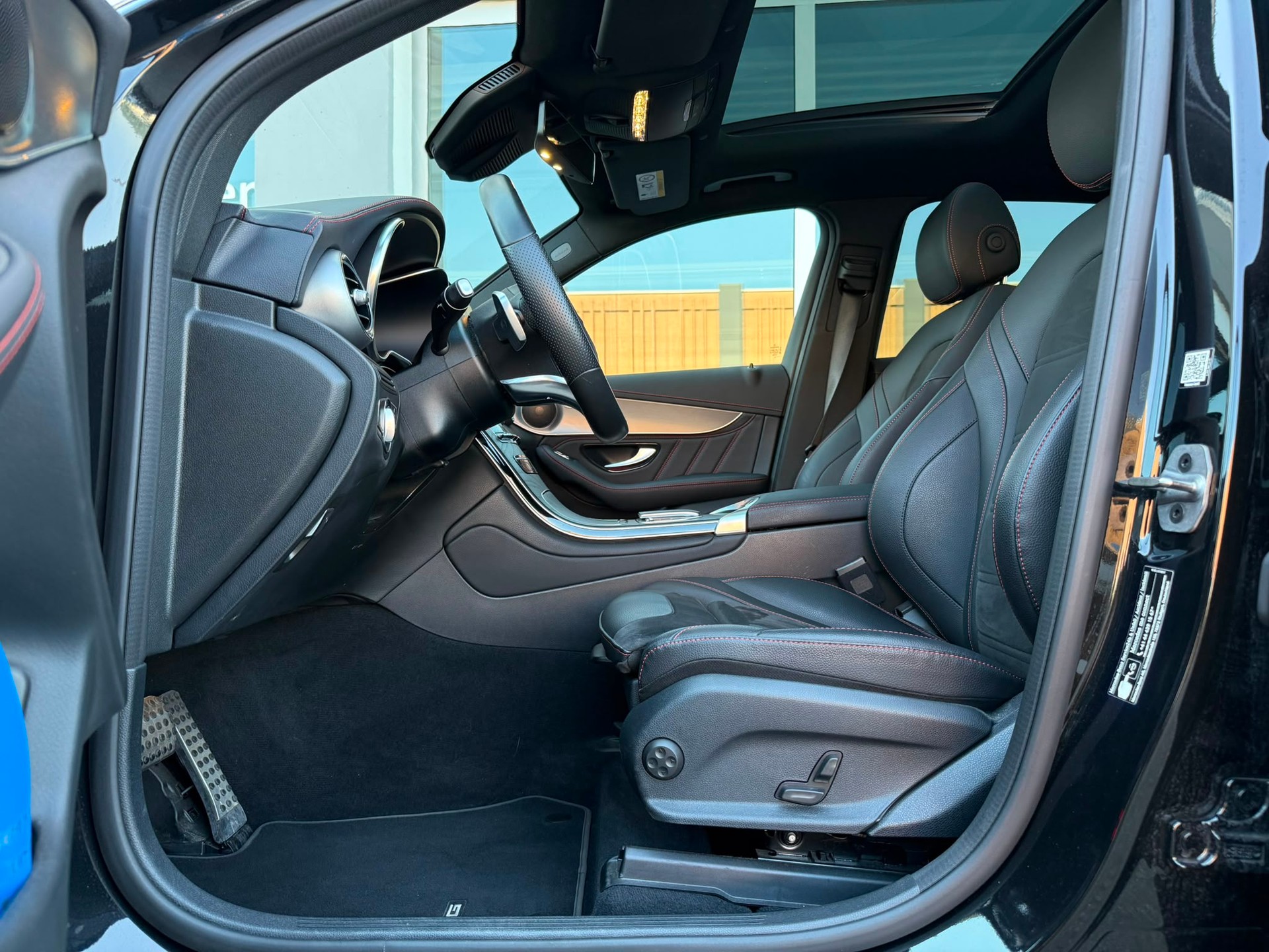MERCEDES-BENZ GLC 200 AMG Line 4Matic 9G-Tronic-image-8