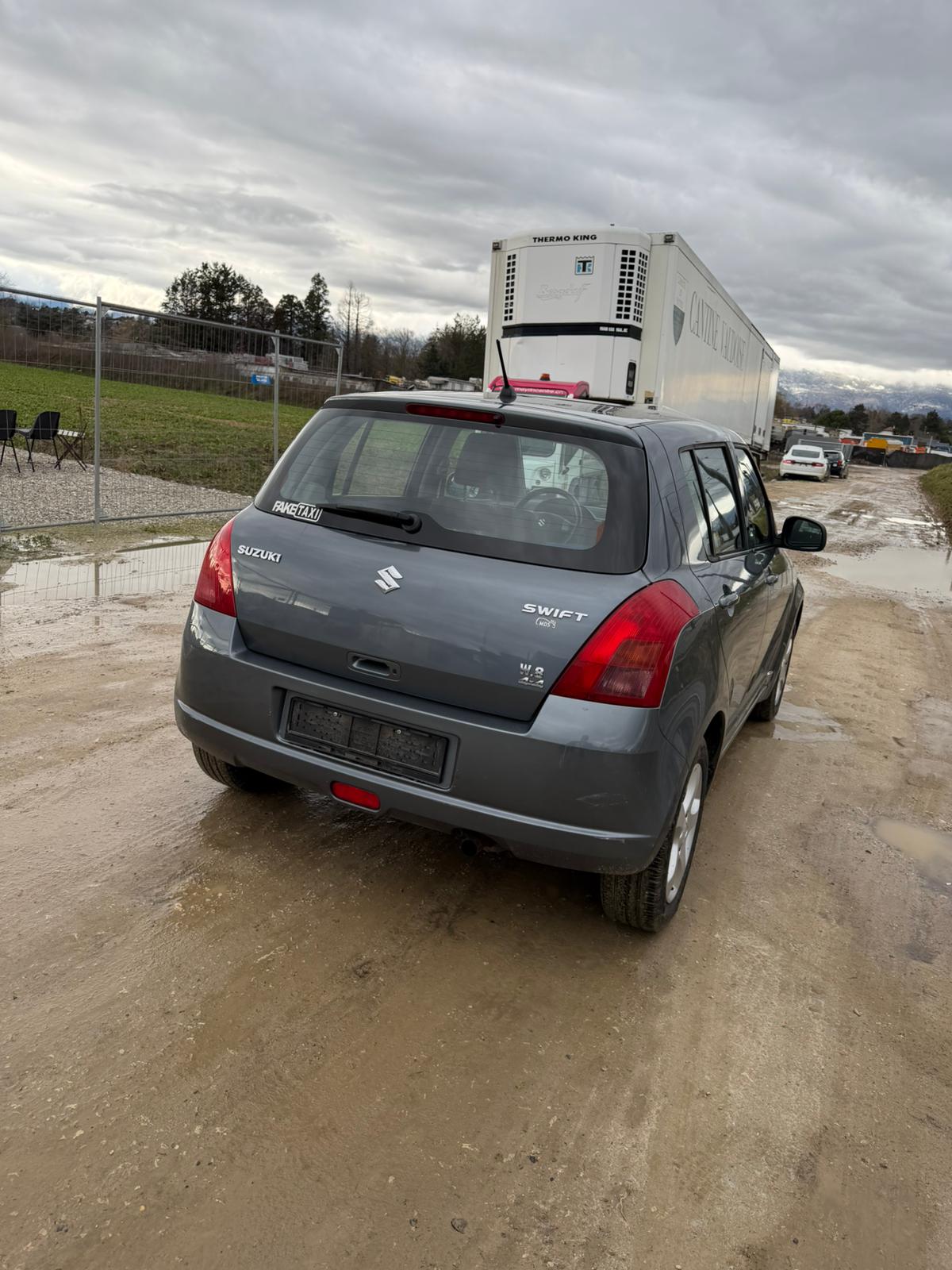 SUZUKI Swift 1.3i 16V GL Top-image-4