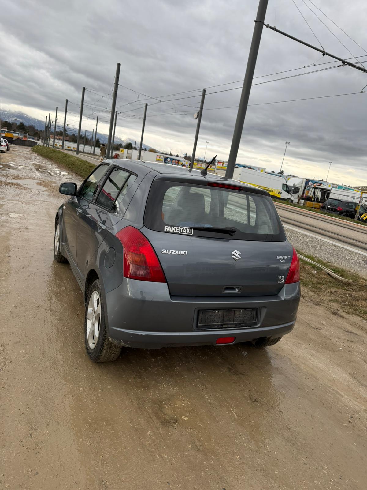 SUZUKI Swift 1.3i 16V GL Top-image-2