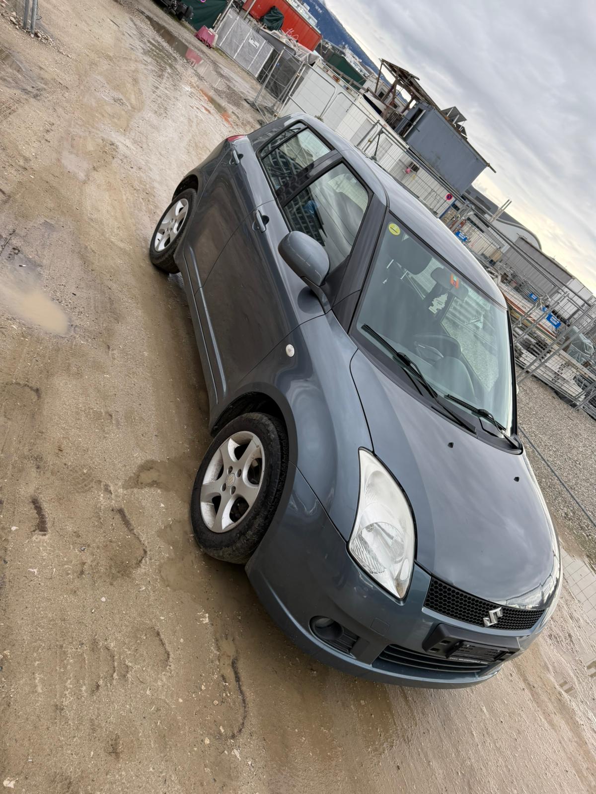 SUZUKI Swift 1.3i 16V GL Top-image-1