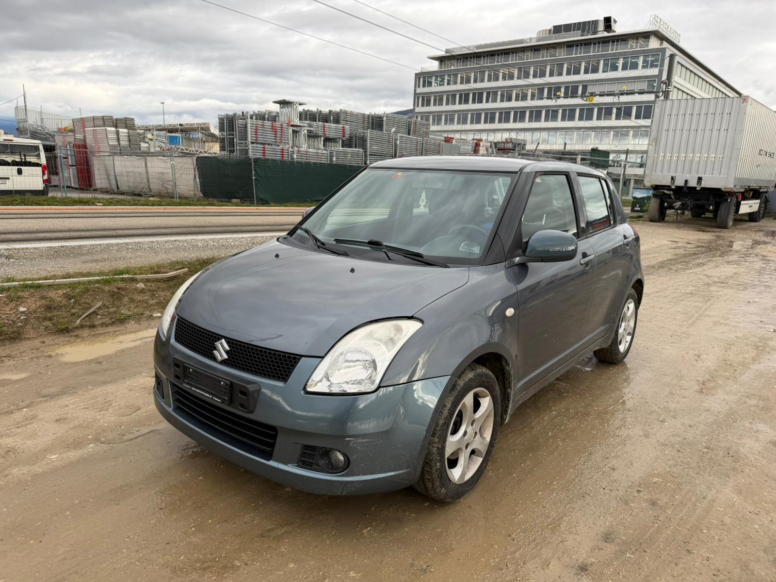 SUZUKI Swift 1.3i 16V GL Top-image-0