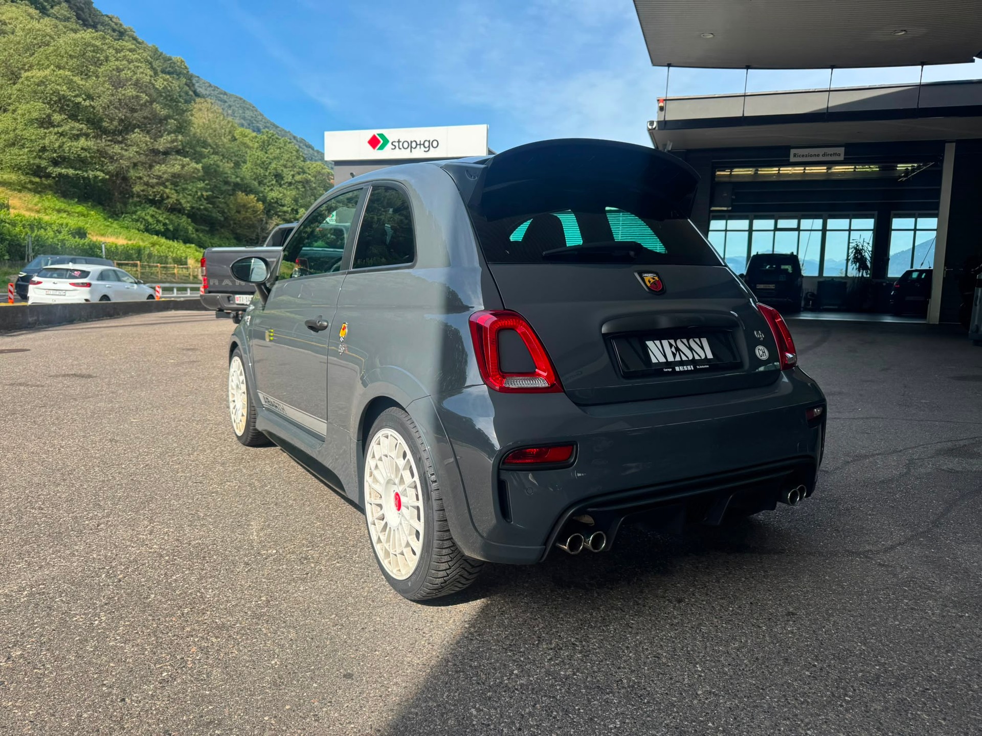 FIAT 695 1.4 16V Turbo Abarth 70 Anniversario-image-5