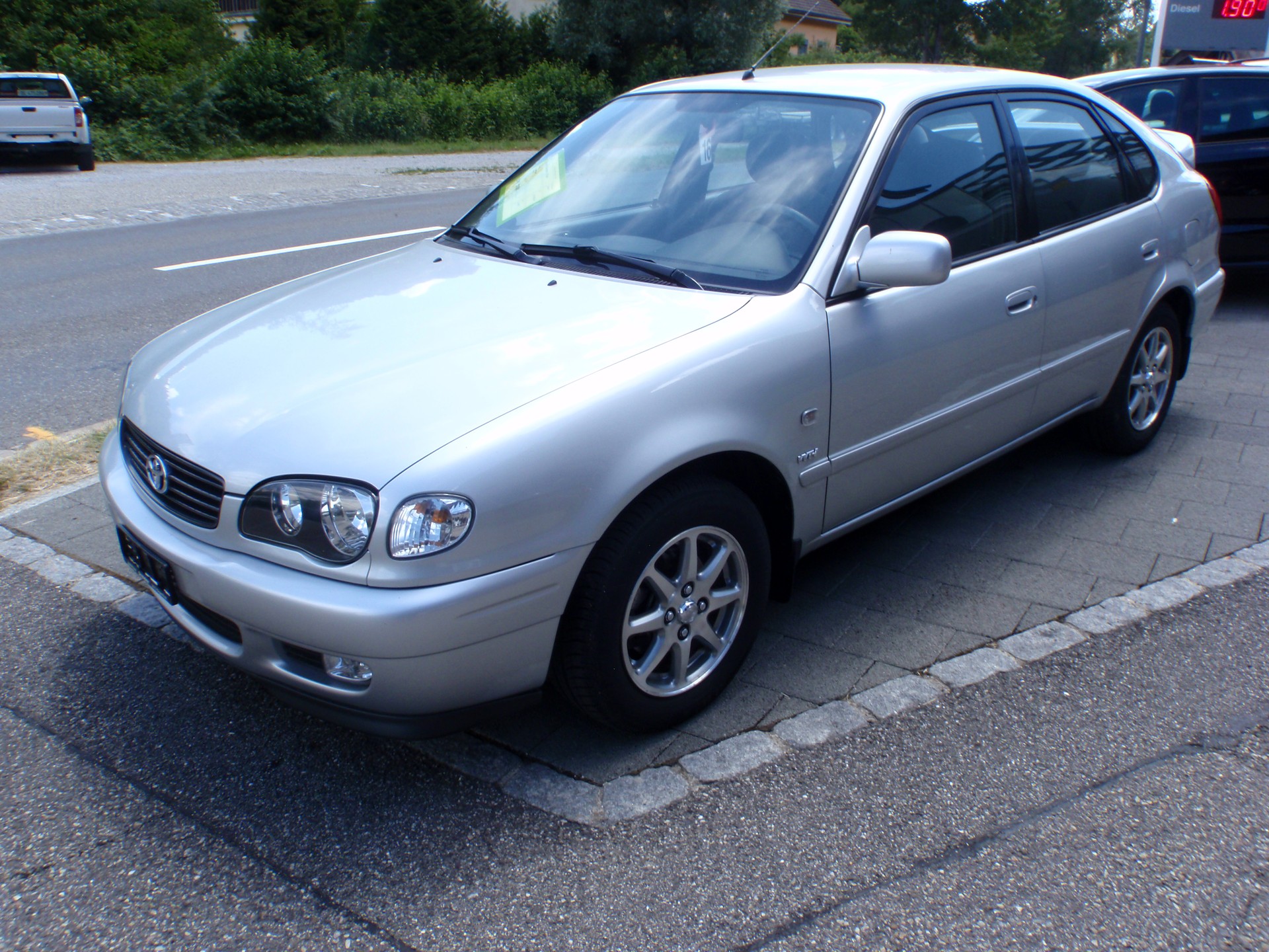 TOYOTA Corolla 1.6 Linea Sol-image-0