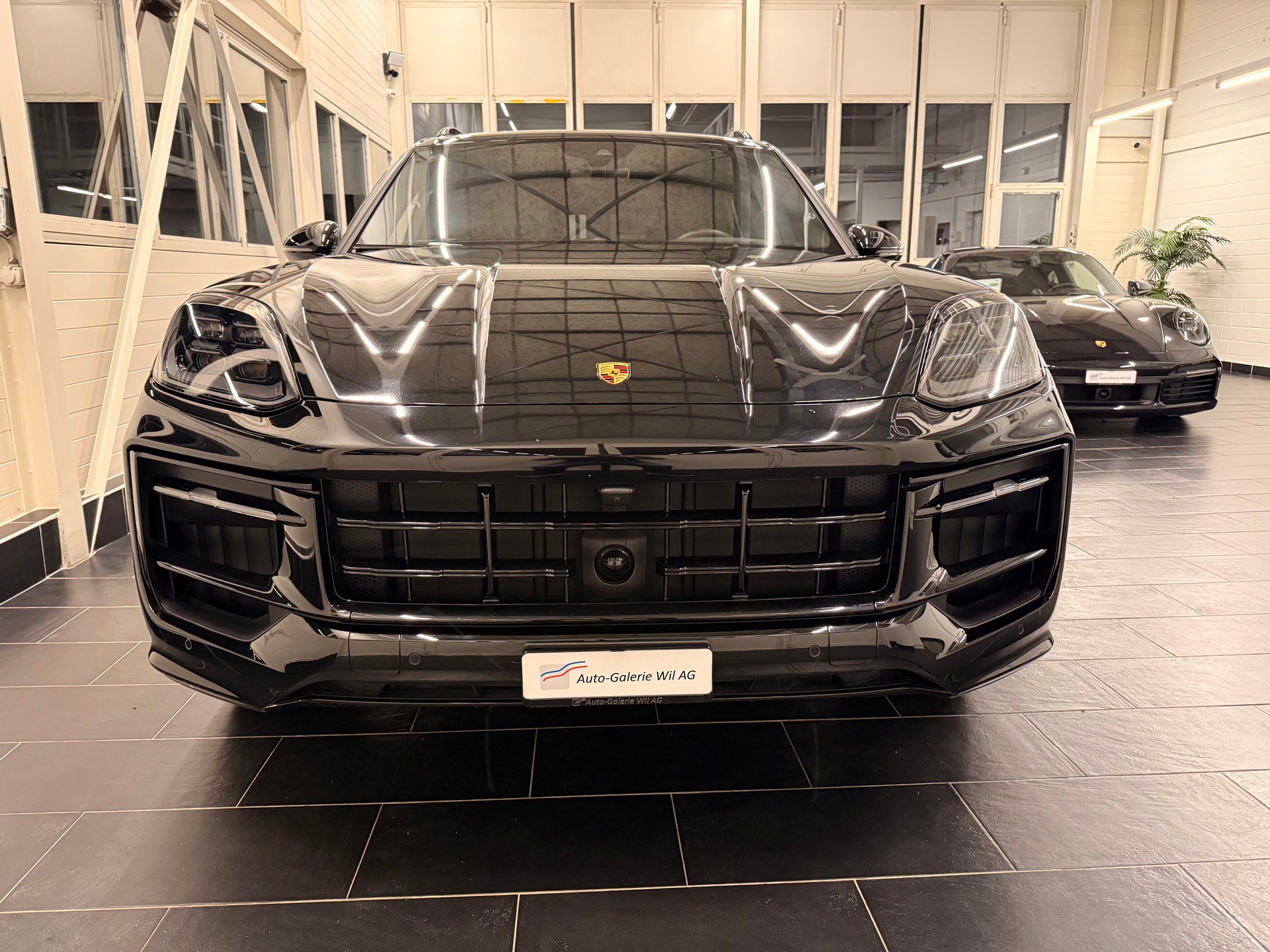 PORSCHE Cayenne GTS Tiptronic-showroom-element-2