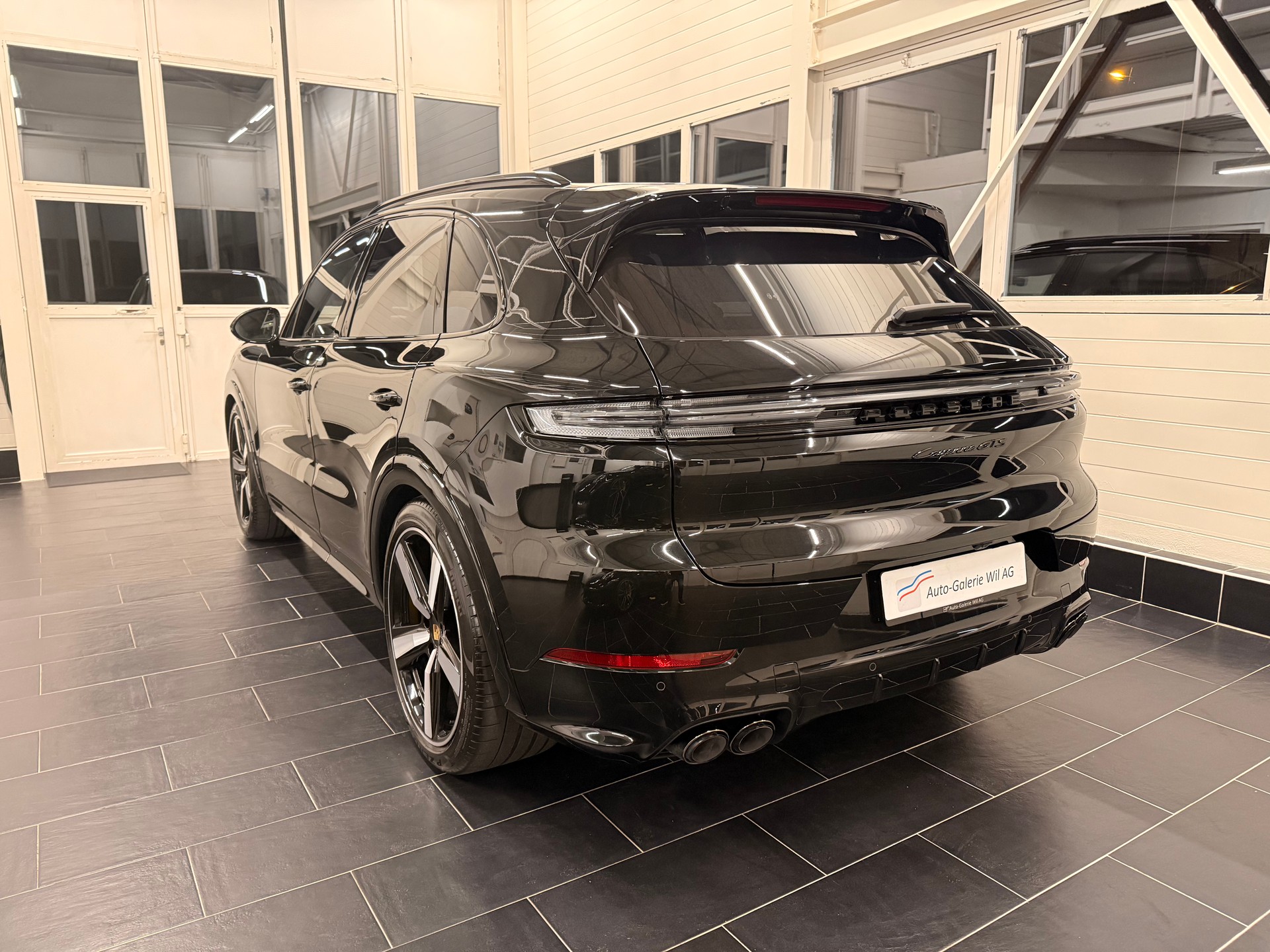 PORSCHE Cayenne GTS Tiptronic-showroom-element-3