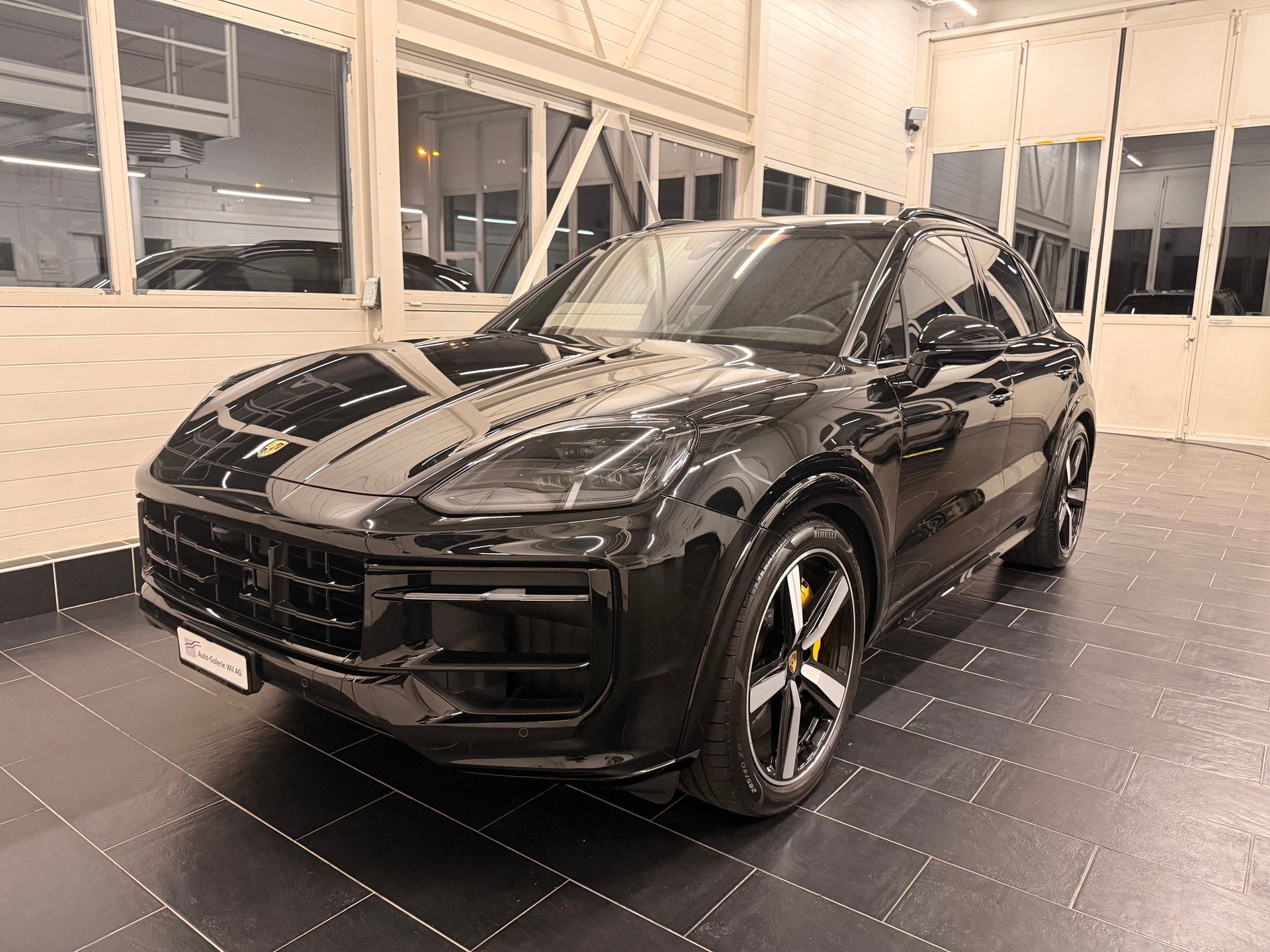 PORSCHE Cayenne GTS Tiptronic-showroom-element-1