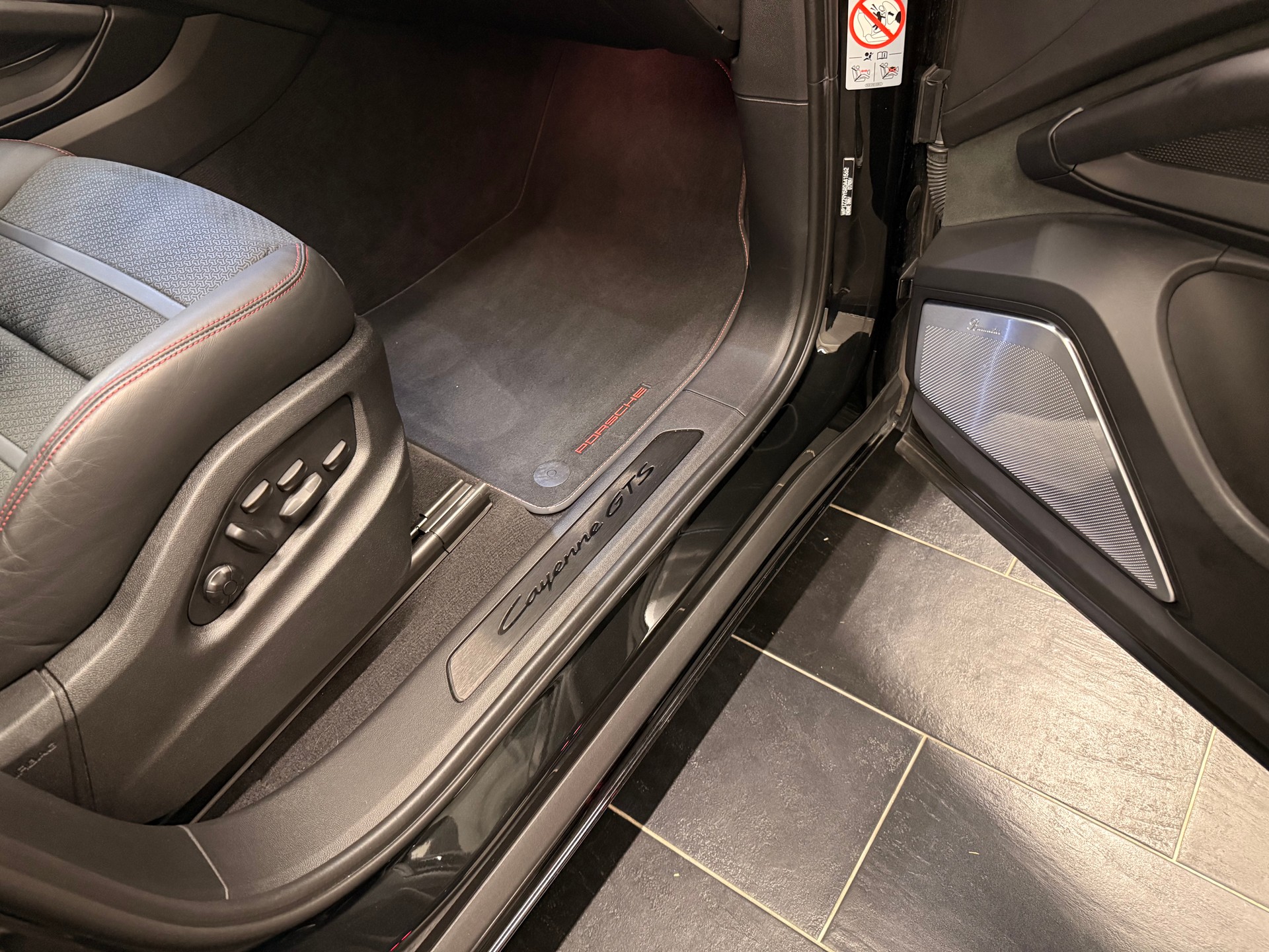 PORSCHE Cayenne GTS Tiptronic-image-10