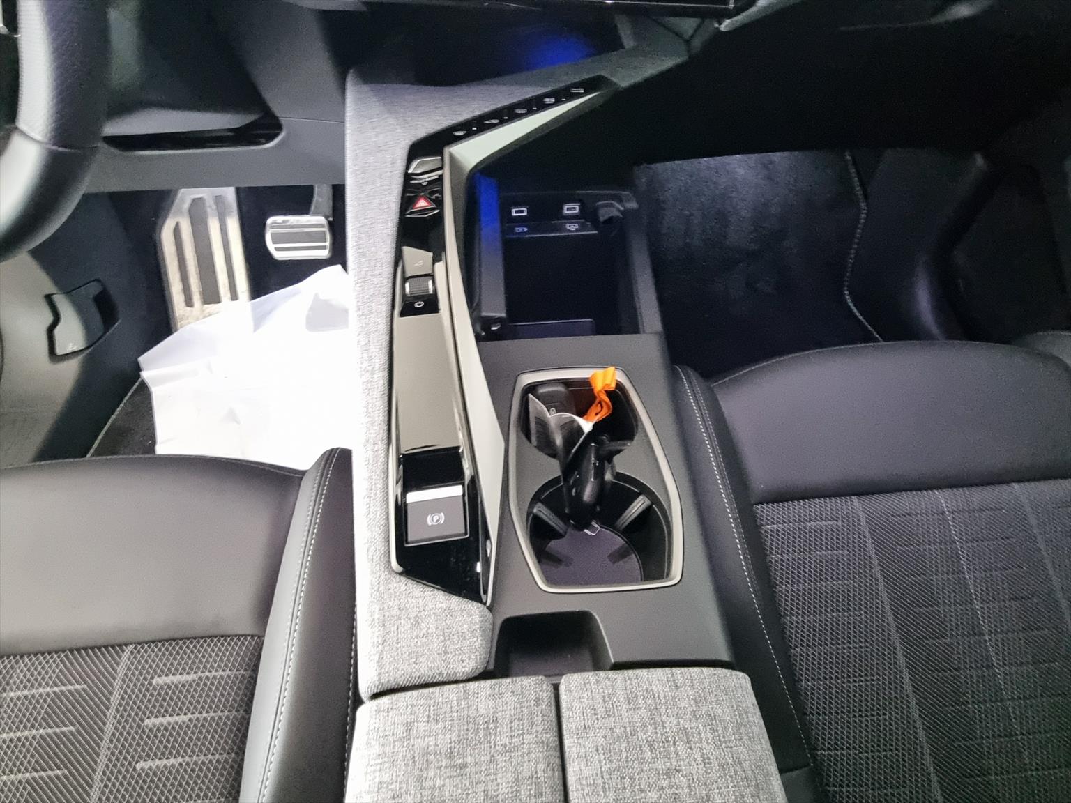 PEUGEOT 3008 145 Hybrid GT Automat Anhängekupplung-image-9