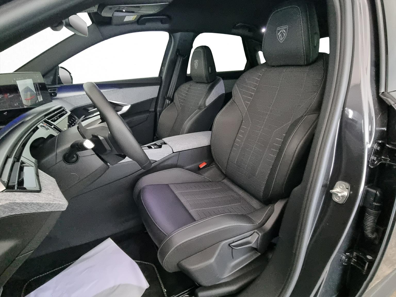 PEUGEOT 3008 145 Hybrid GT Automat Anhängekupplung-image-5