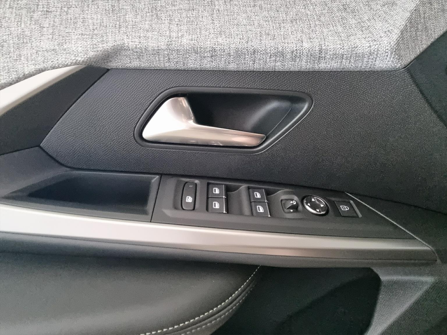 PEUGEOT 3008 145 Hybrid GT Automat Anhängekupplung-image-11
