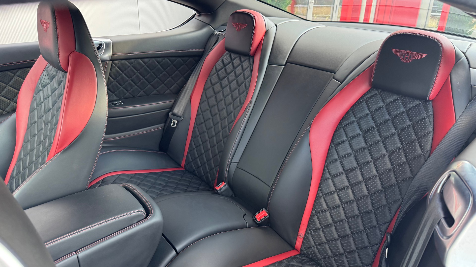 BENTLEY Continental GT 4.0 V8-image-18