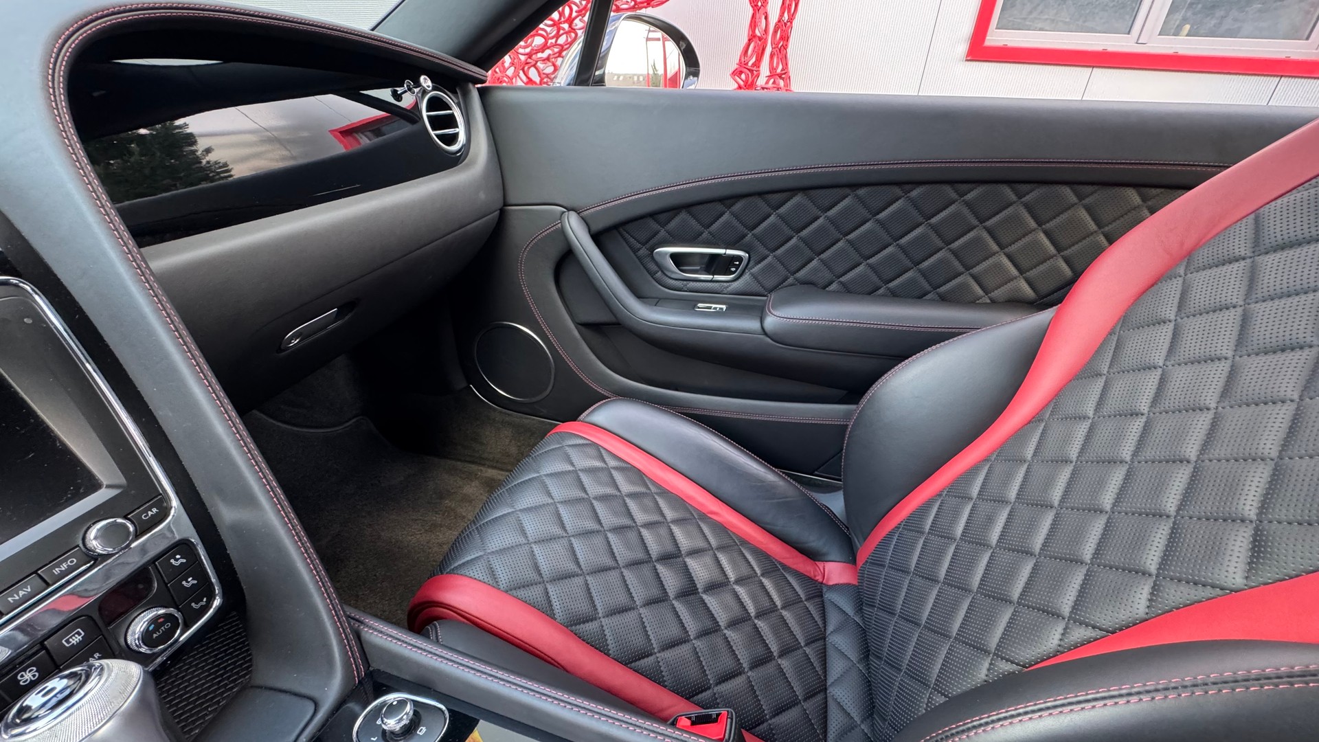 BENTLEY Continental GT 4.0 V8-image-23