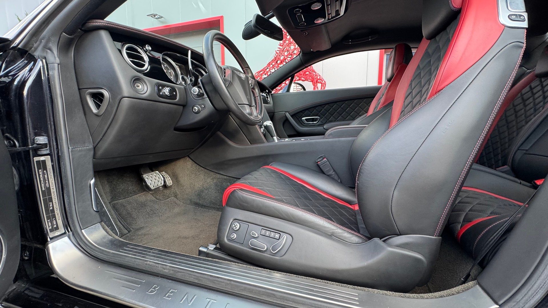 BENTLEY Continental GT 4.0 V8-image-22