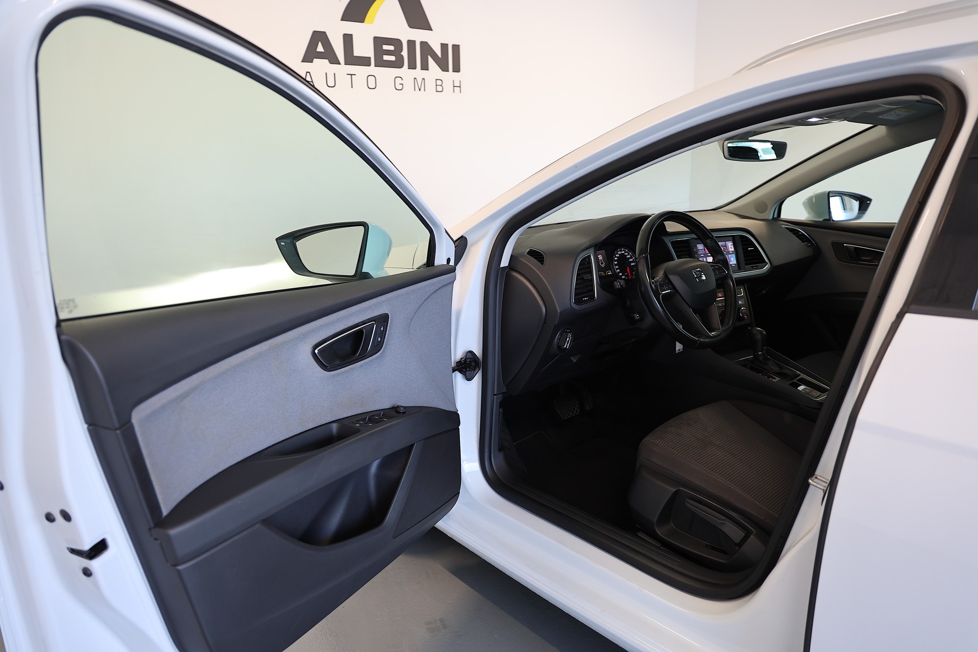 SEAT Leon ST 2.0 TDI Style DSG-showroom-element-3