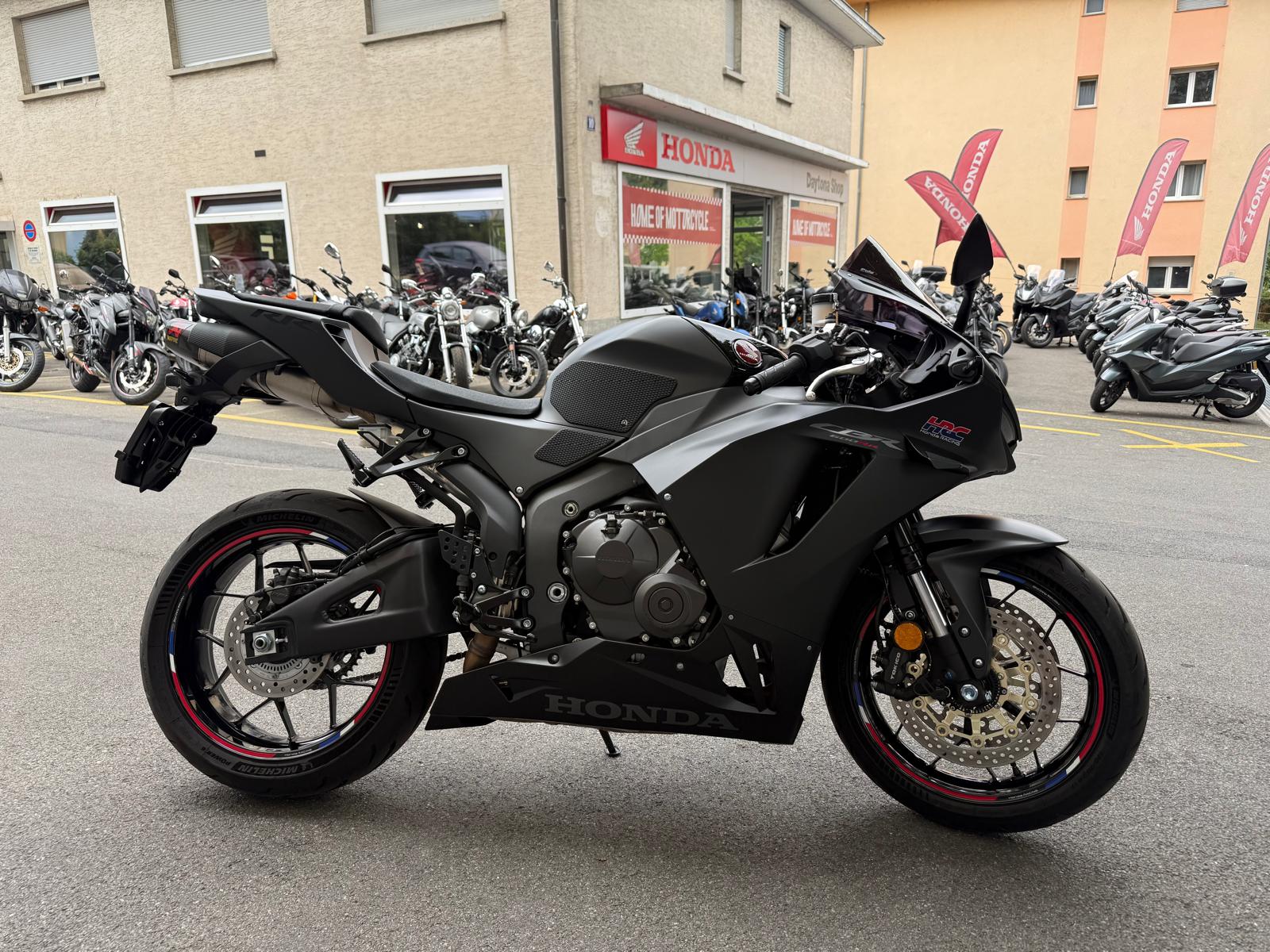 HONDA CBR 600 RR-showroom-element-3