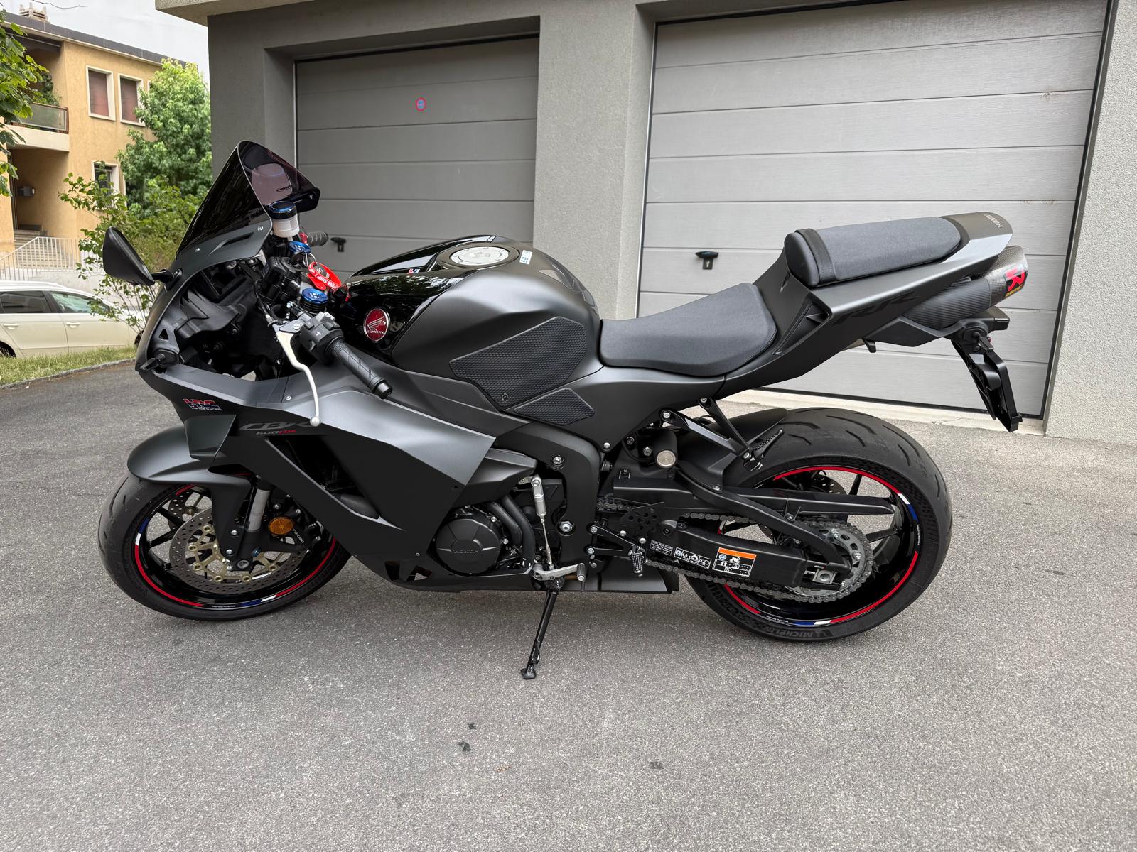 HONDA CBR 600 RR-showroom-element-2