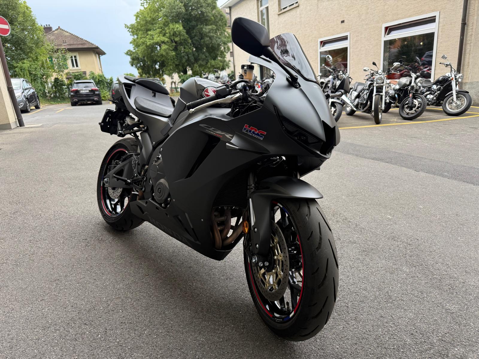 HONDA CBR 600 RR-showroom-element-1