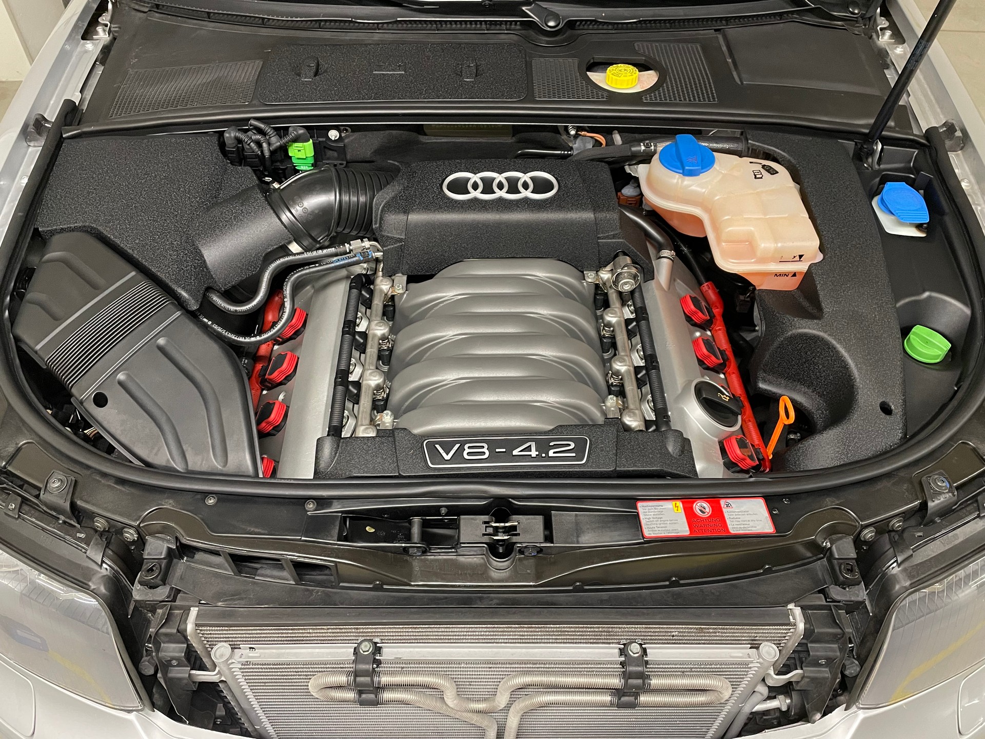 AUDI 4.2 V8 quattro-image-2