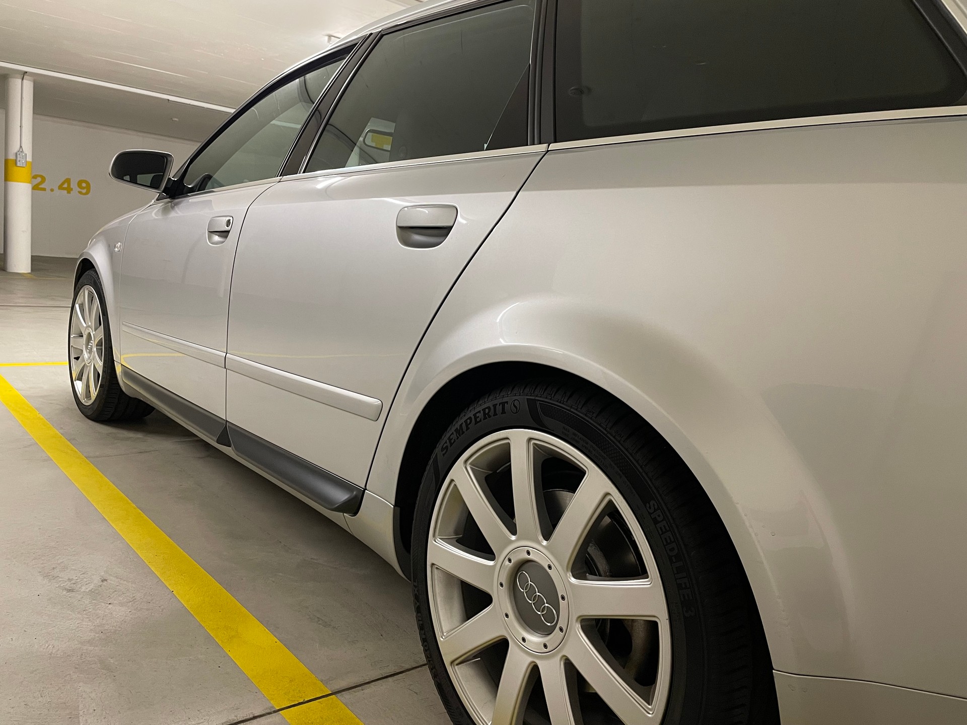 AUDI 4.2 V8 quattro-image-0