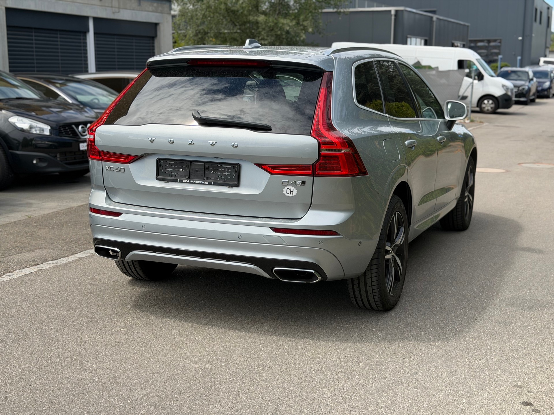 VOLVO XC60 D4 AWD Inscription Geartronic-image-4