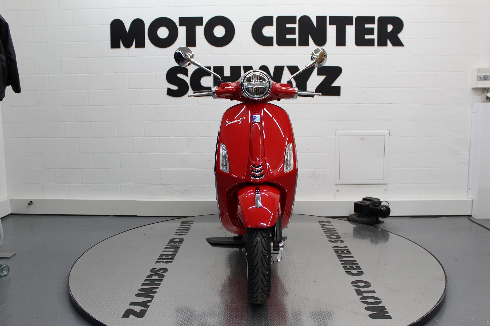 PIAGGIO Primavera 125 (RED)-showroom-element-2