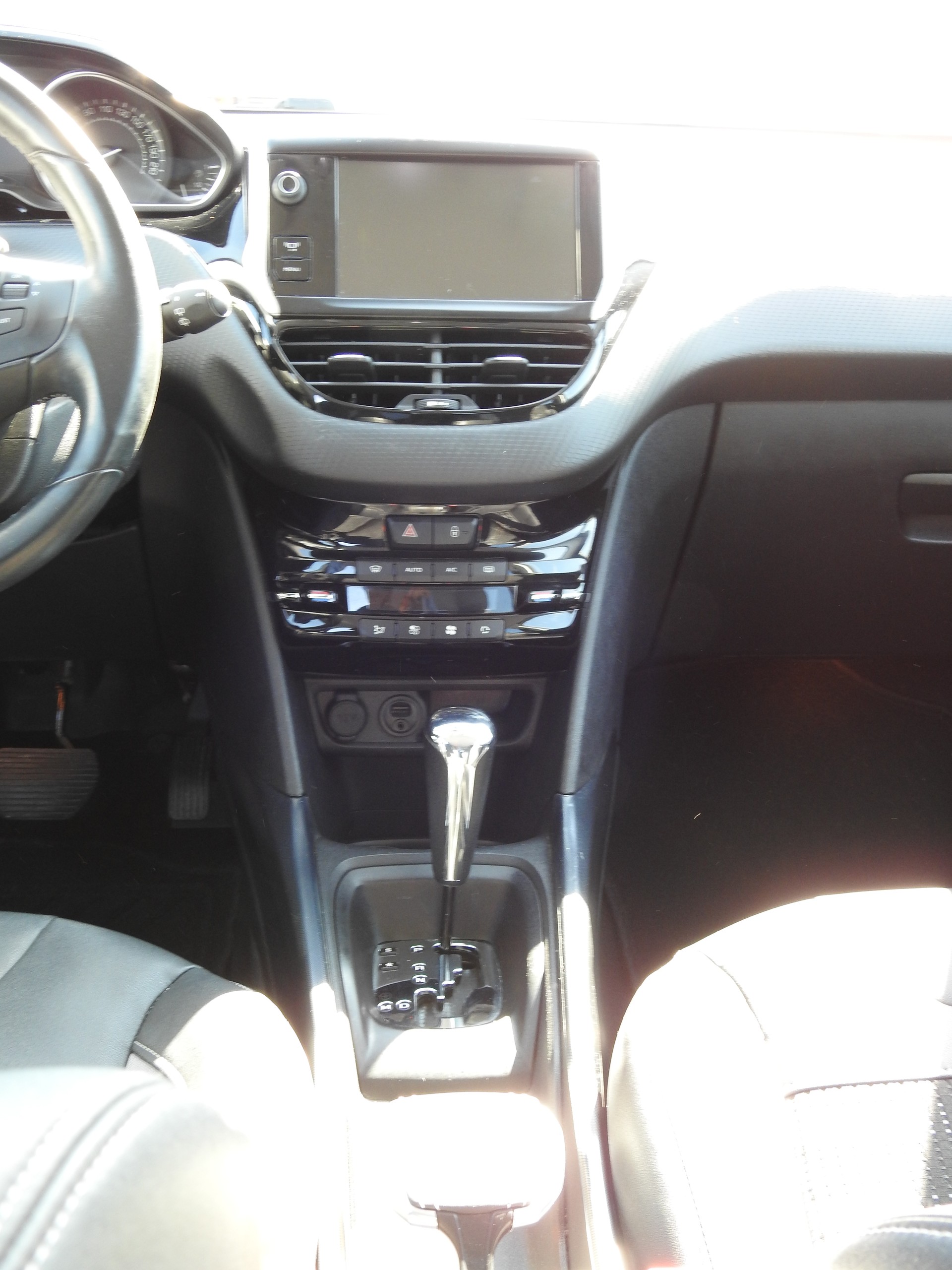 PEUGEOT 2008 1.6 VTI Active Automatic-image-16