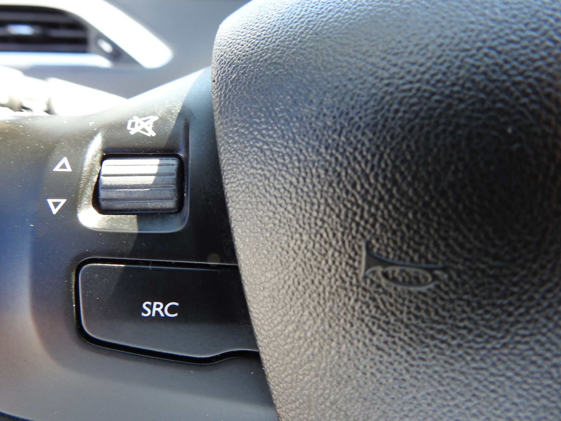 PEUGEOT 2008 1.6 VTI Active Automatic-image-24