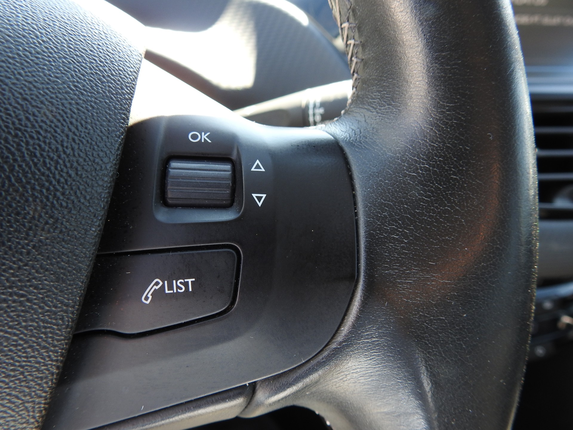 PEUGEOT 2008 1.6 VTI Active Automatic-image-23