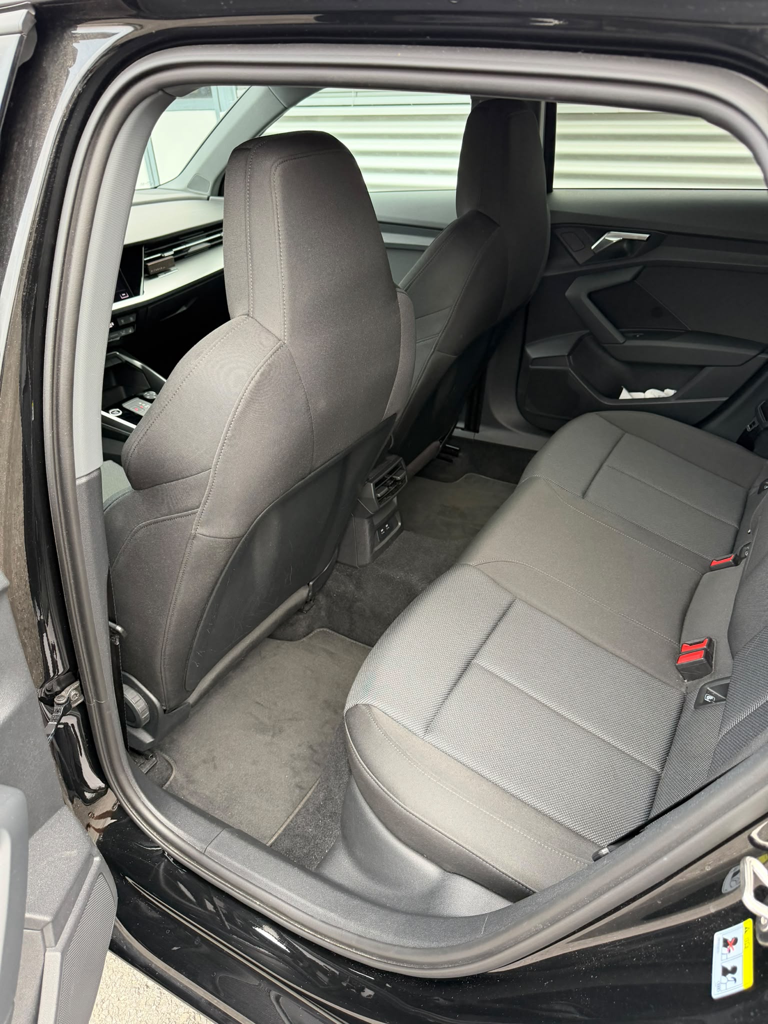 AUDI A3 Sportback 35 TDI-image-15