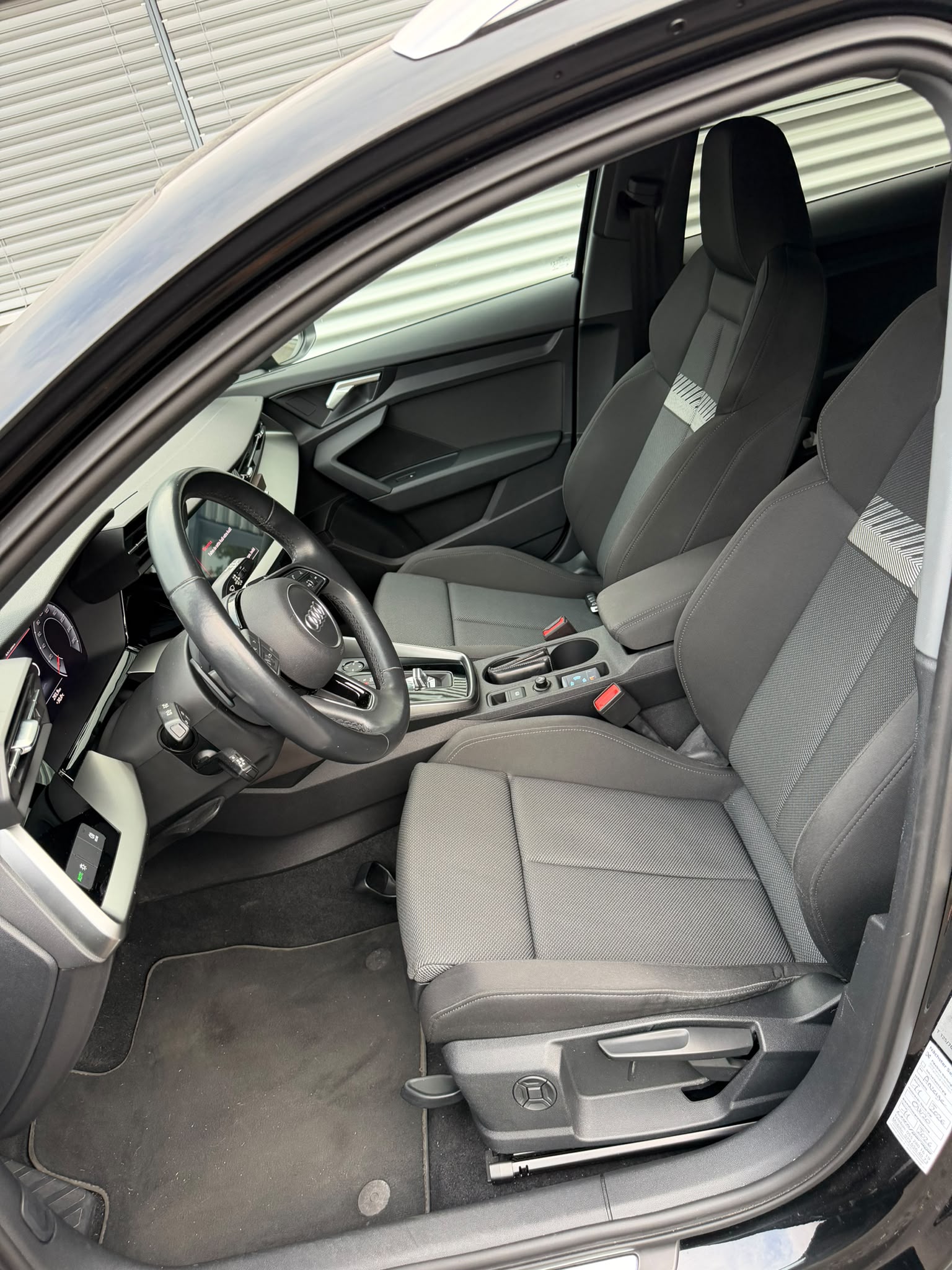 AUDI A3 Sportback 35 TDI-image-13