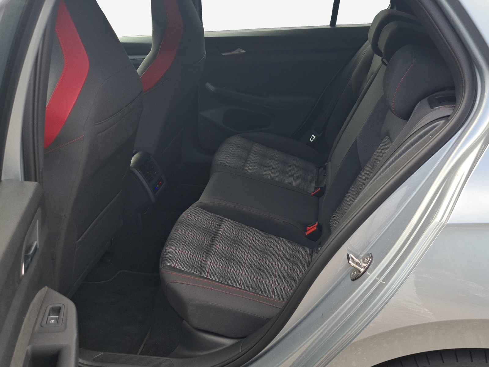 VW Golf 2.0 TSI GTI DSG-image-11