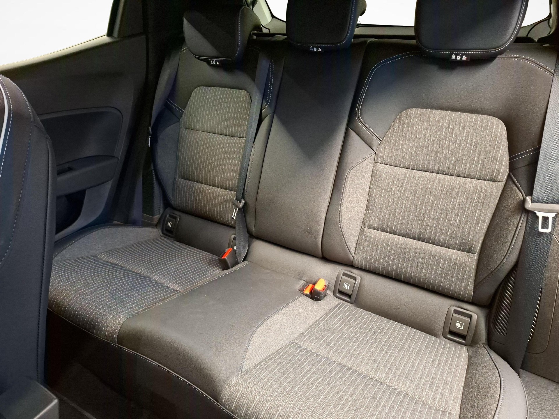 MITSUBISHI Colt 1.6 HEV Intense-image-10