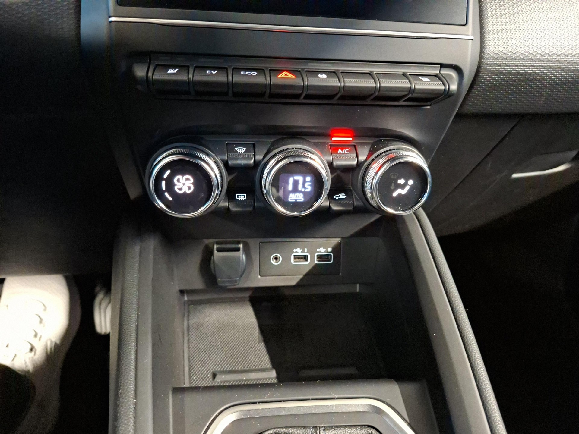 MITSUBISHI Colt 1.6 HEV Intense-image-14
