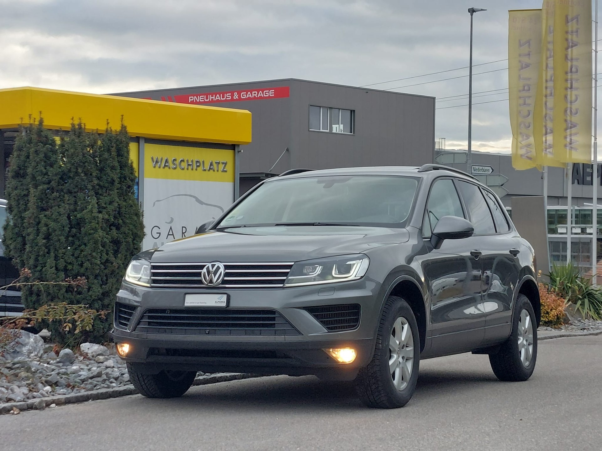 VW Touareg 3.0 TDI 262PS 4x4 mit AHKupplung 3,5to-image-0