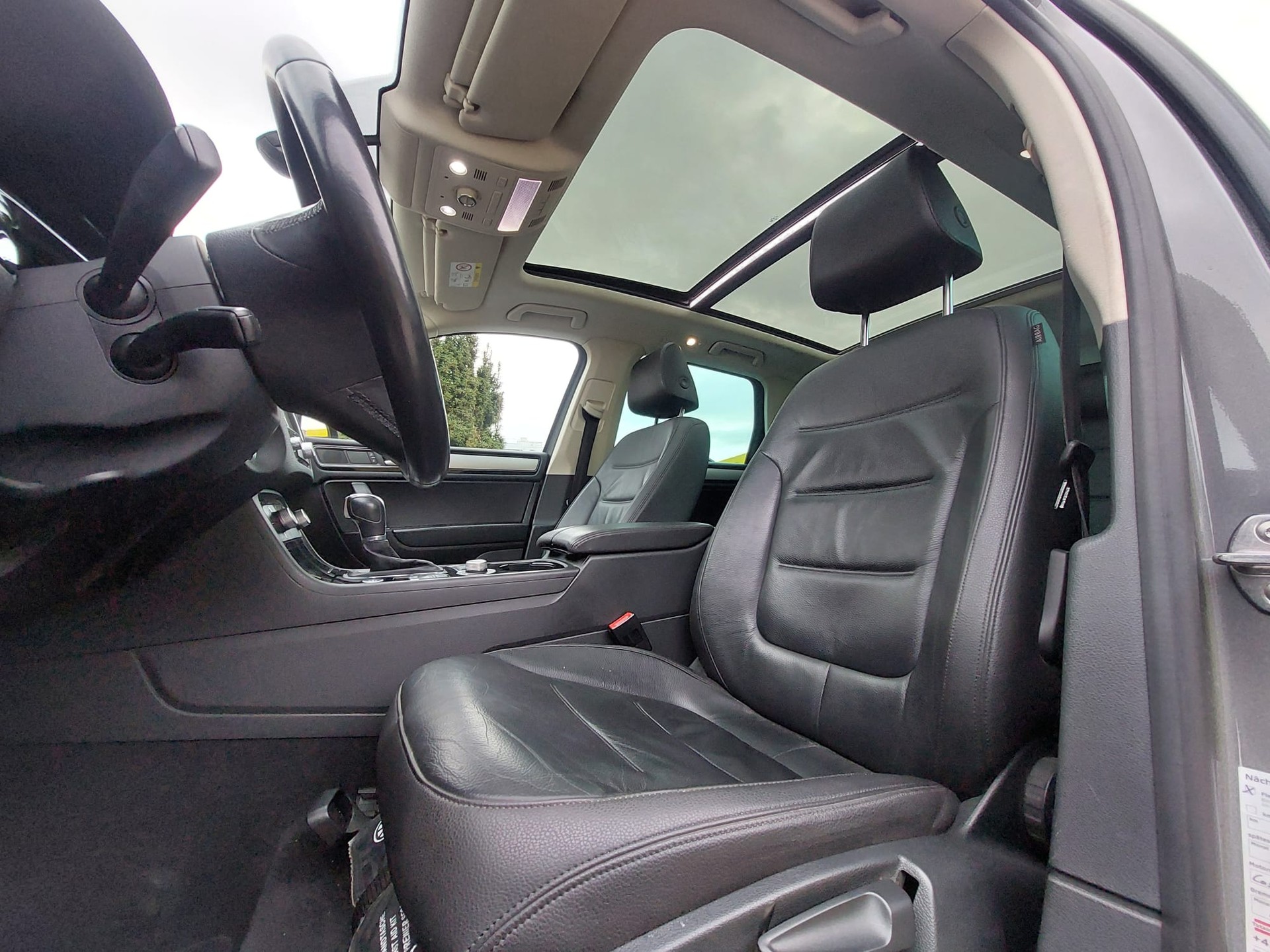 VW Touareg 3.0 TDI 262PS 4x4 mit AHKupplung 3,5to-image-8