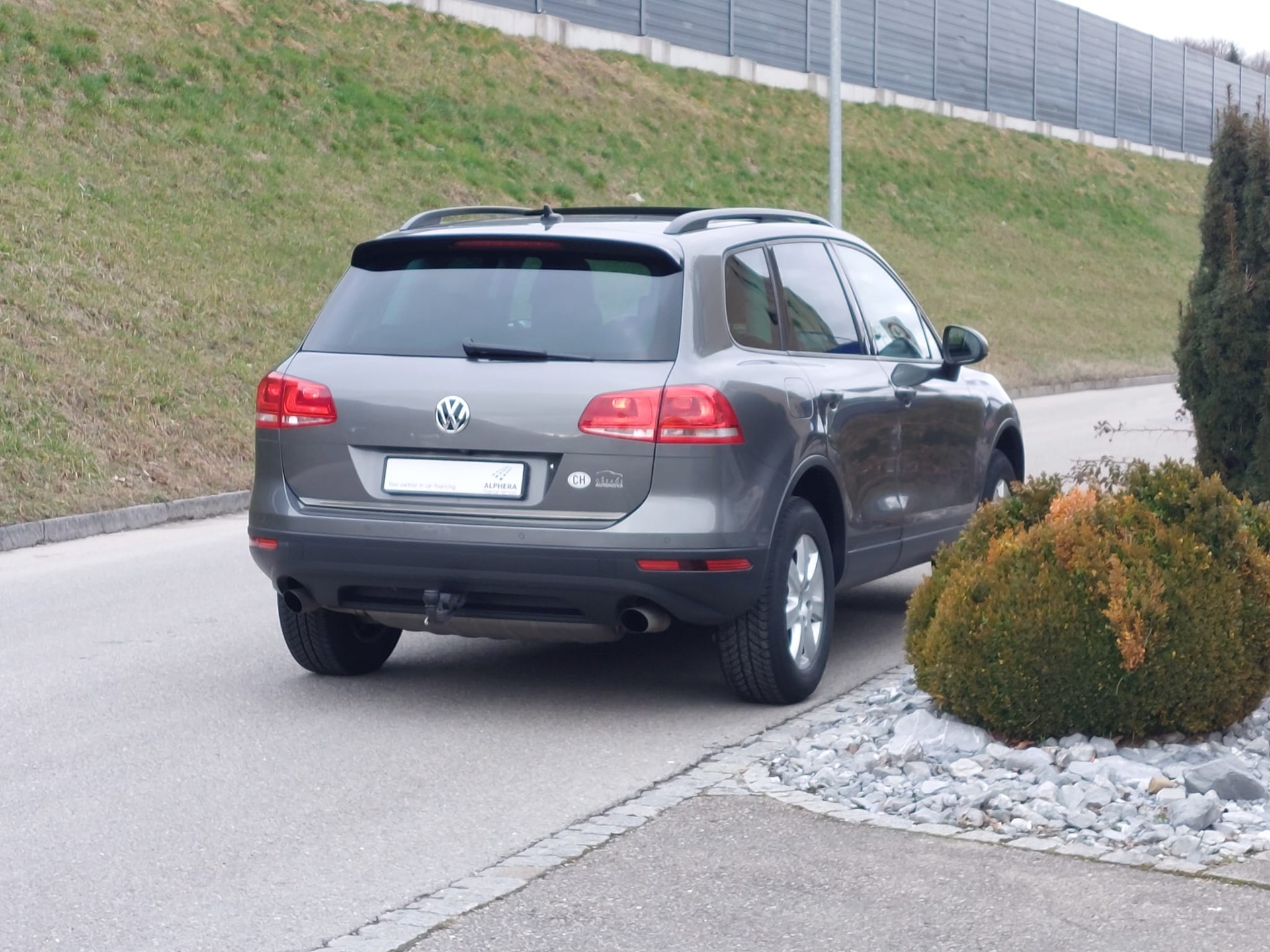 VW Touareg 3.0 TDI 262PS 4x4 mit AHKupplung 3,5to-image-3